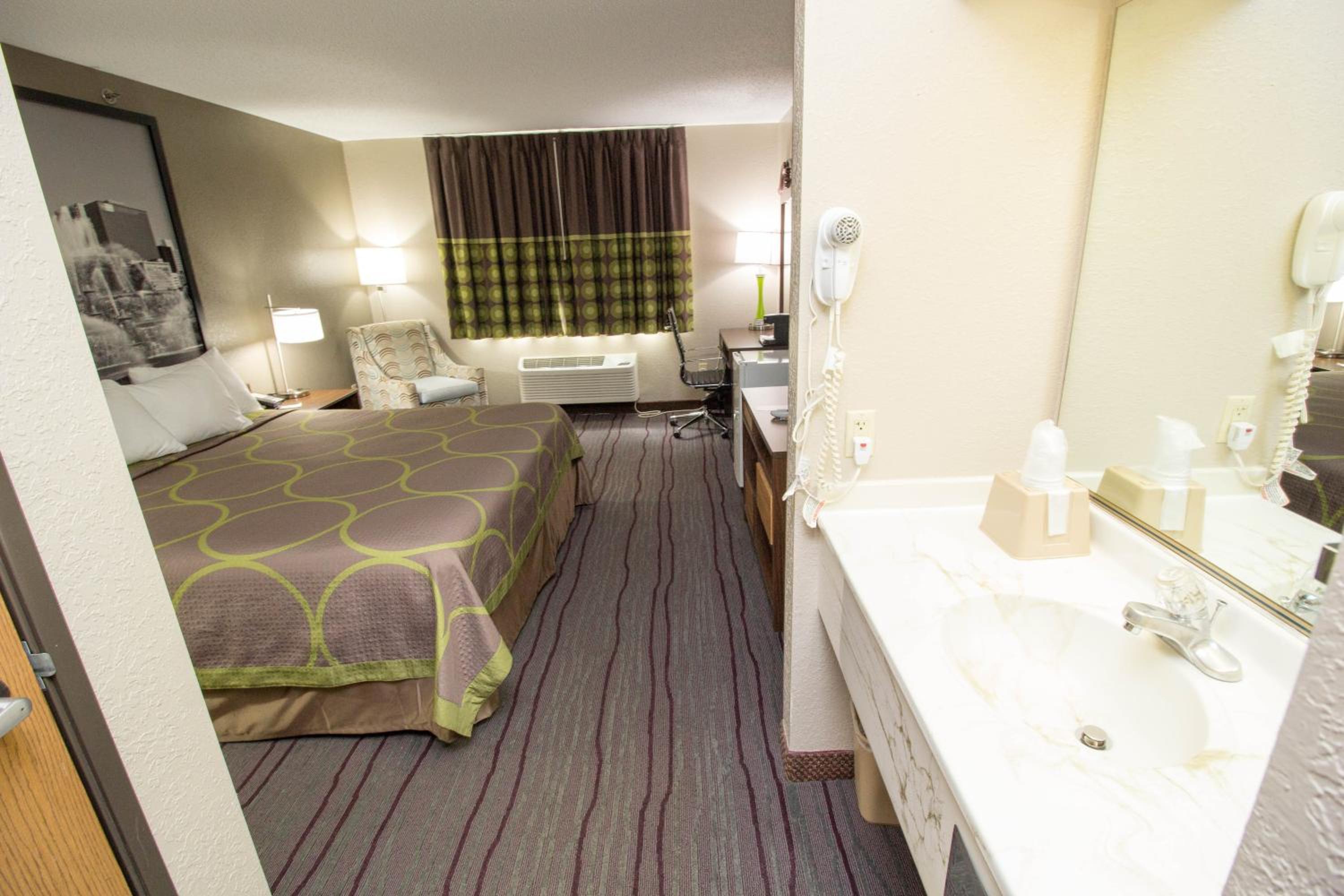 Business King Room - Non-Smoking - Photo 1