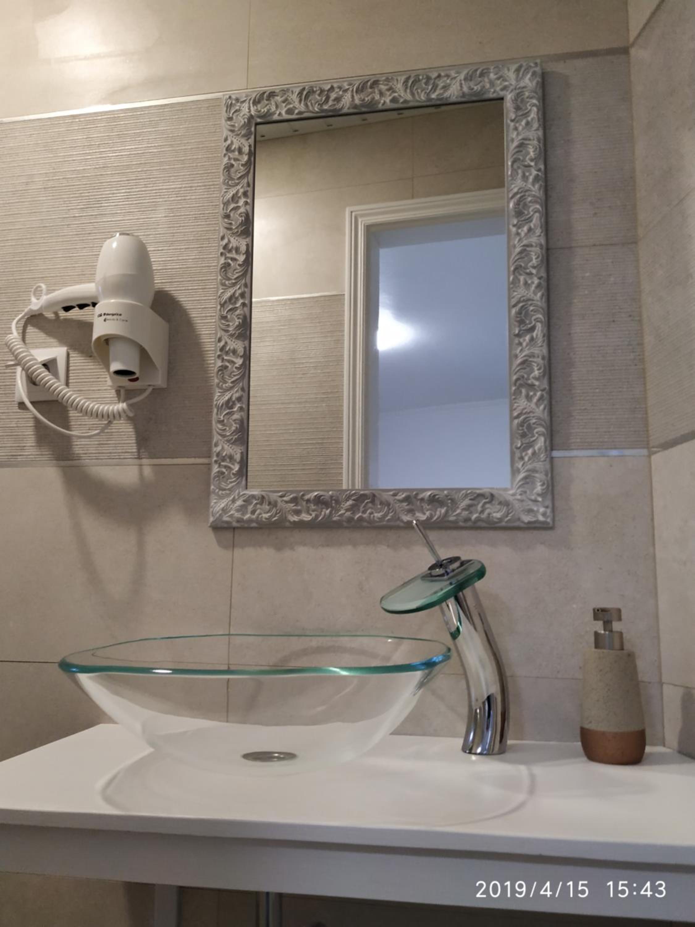 Twin Room with Private Bathroom photo 3