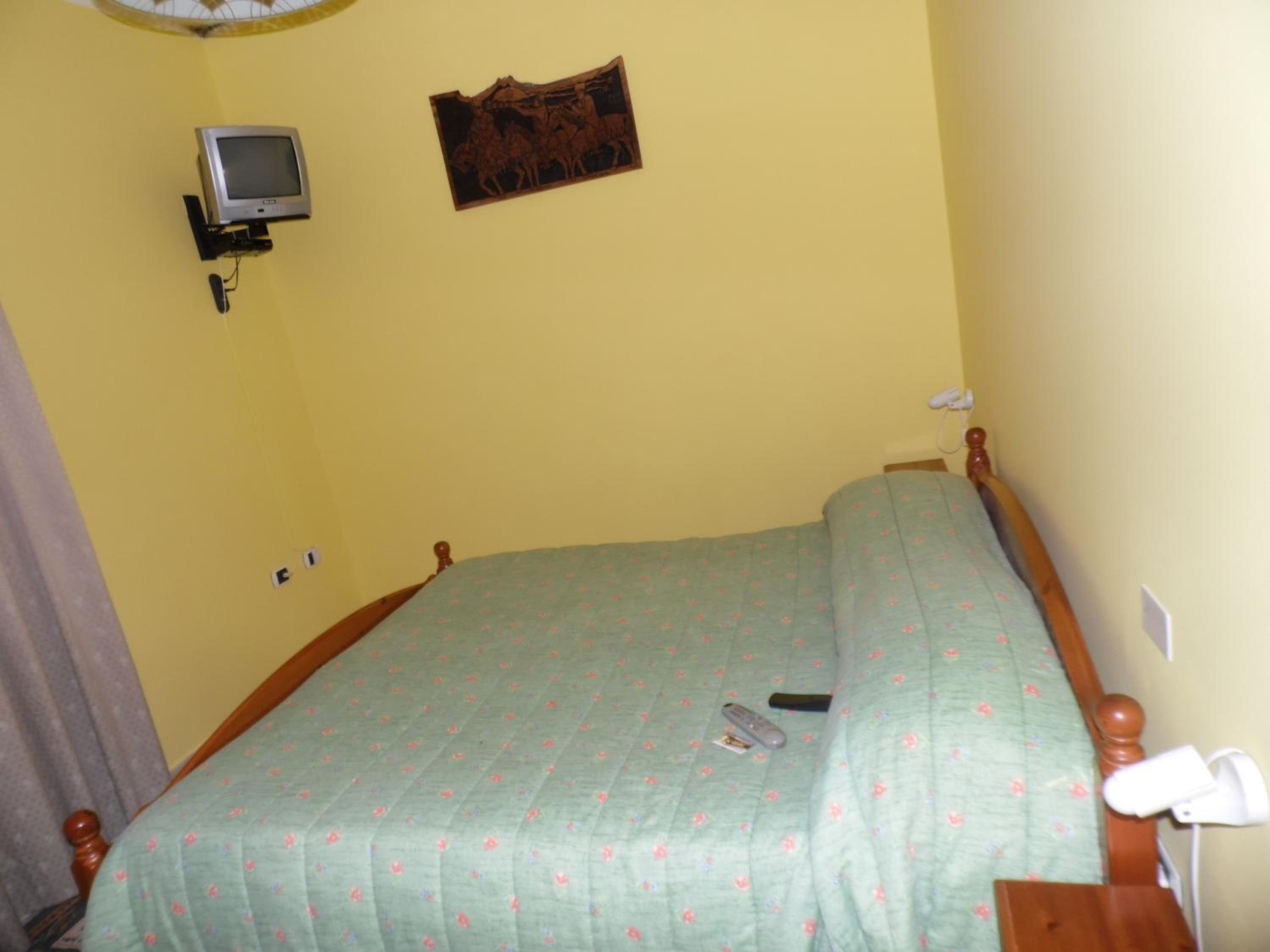 Double or Twin Room - Photo 4