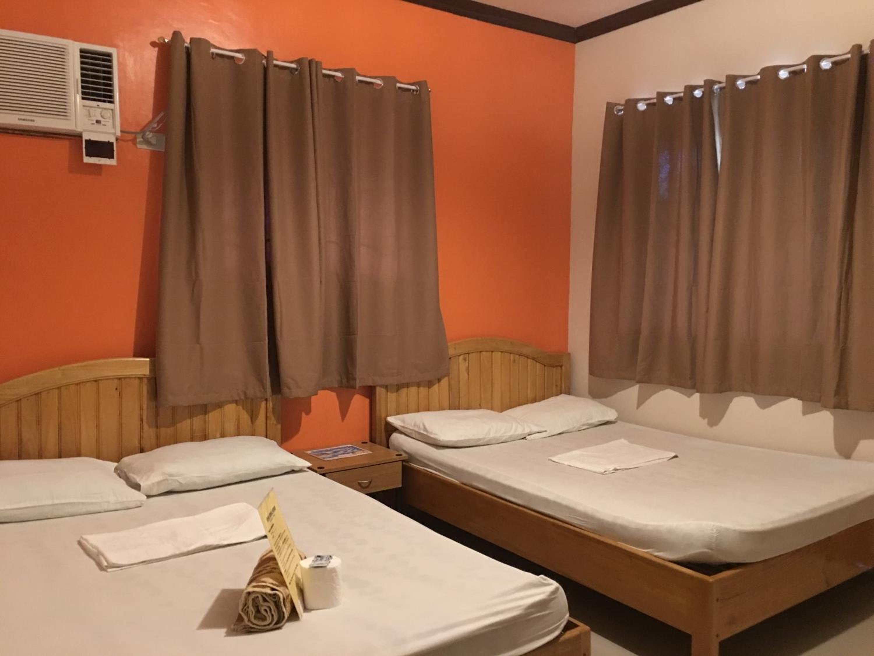 Deluxe Double Room with Balcony - Photo 4