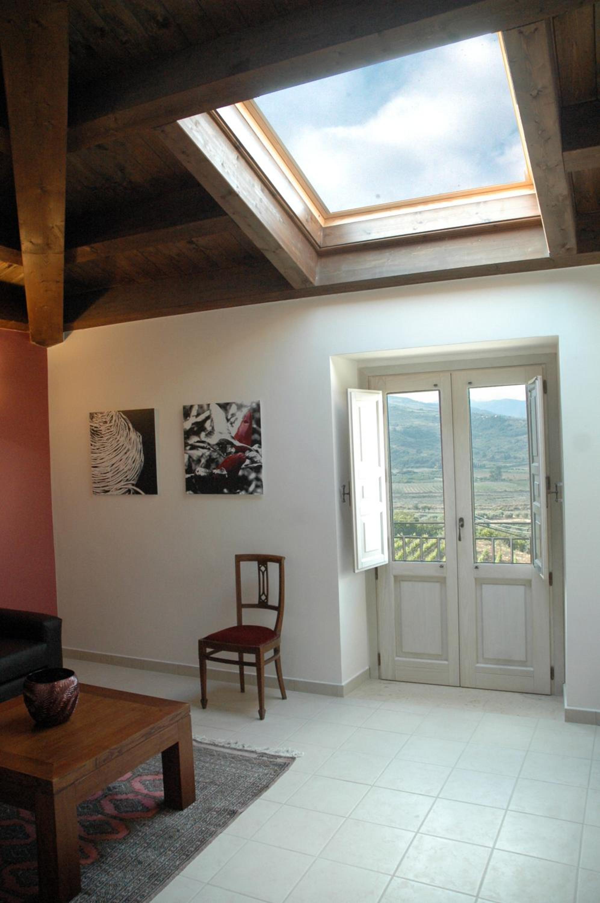 Suite - Photo 1