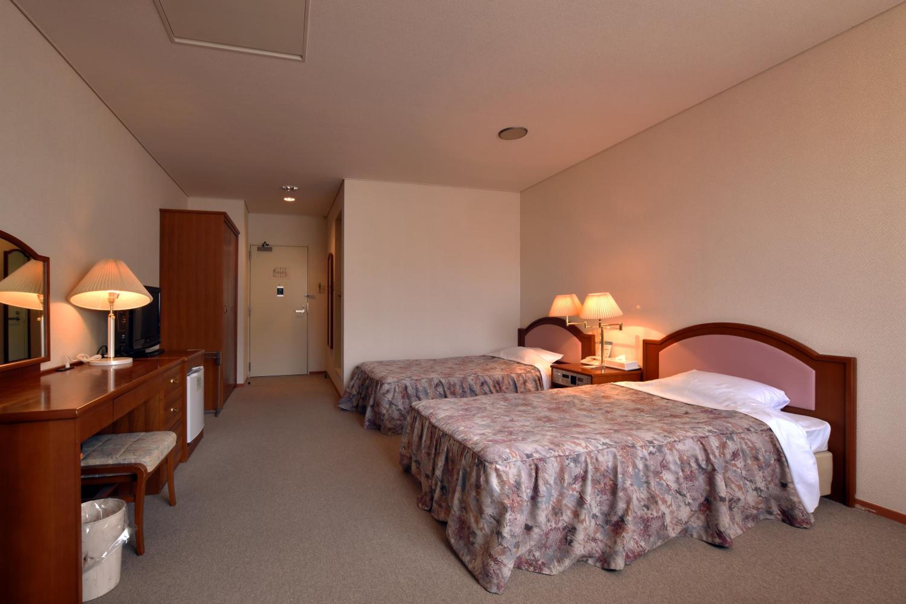 Twin Room - Non-Smoking photo 3