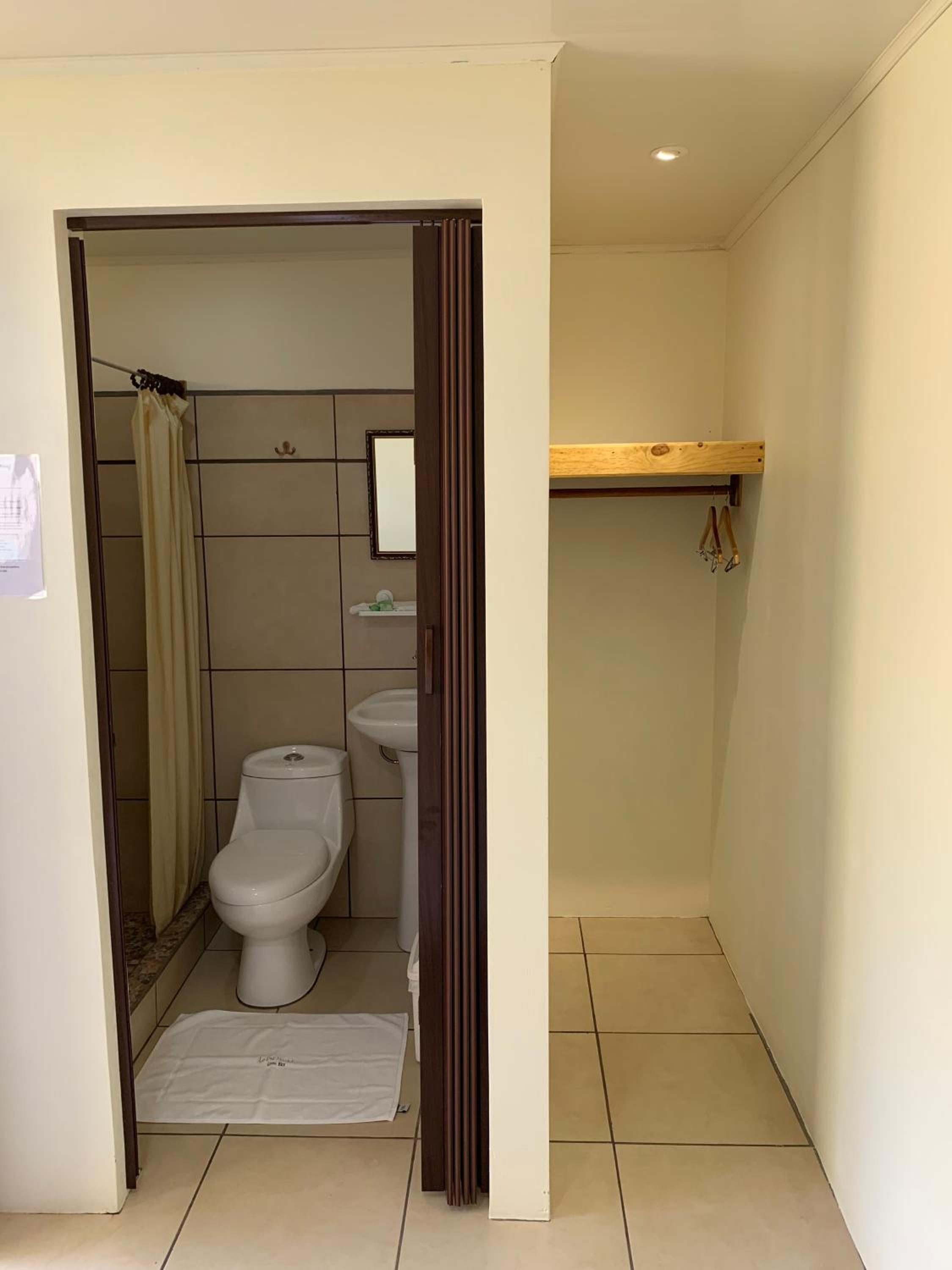 Double Room with Private Bathroom photo 3