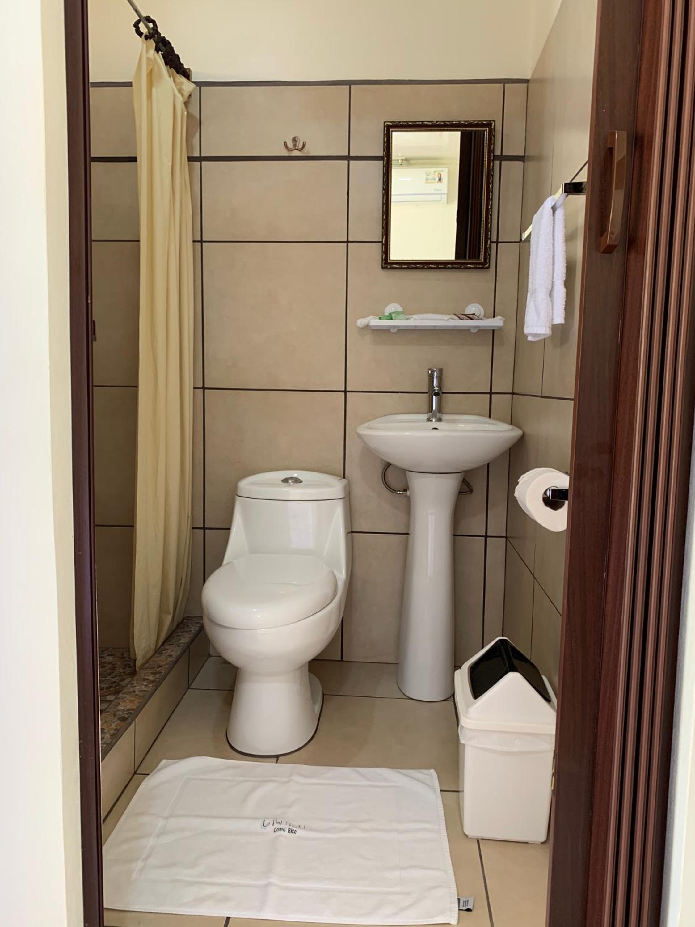 Double Room with Private Bathroom photo 2