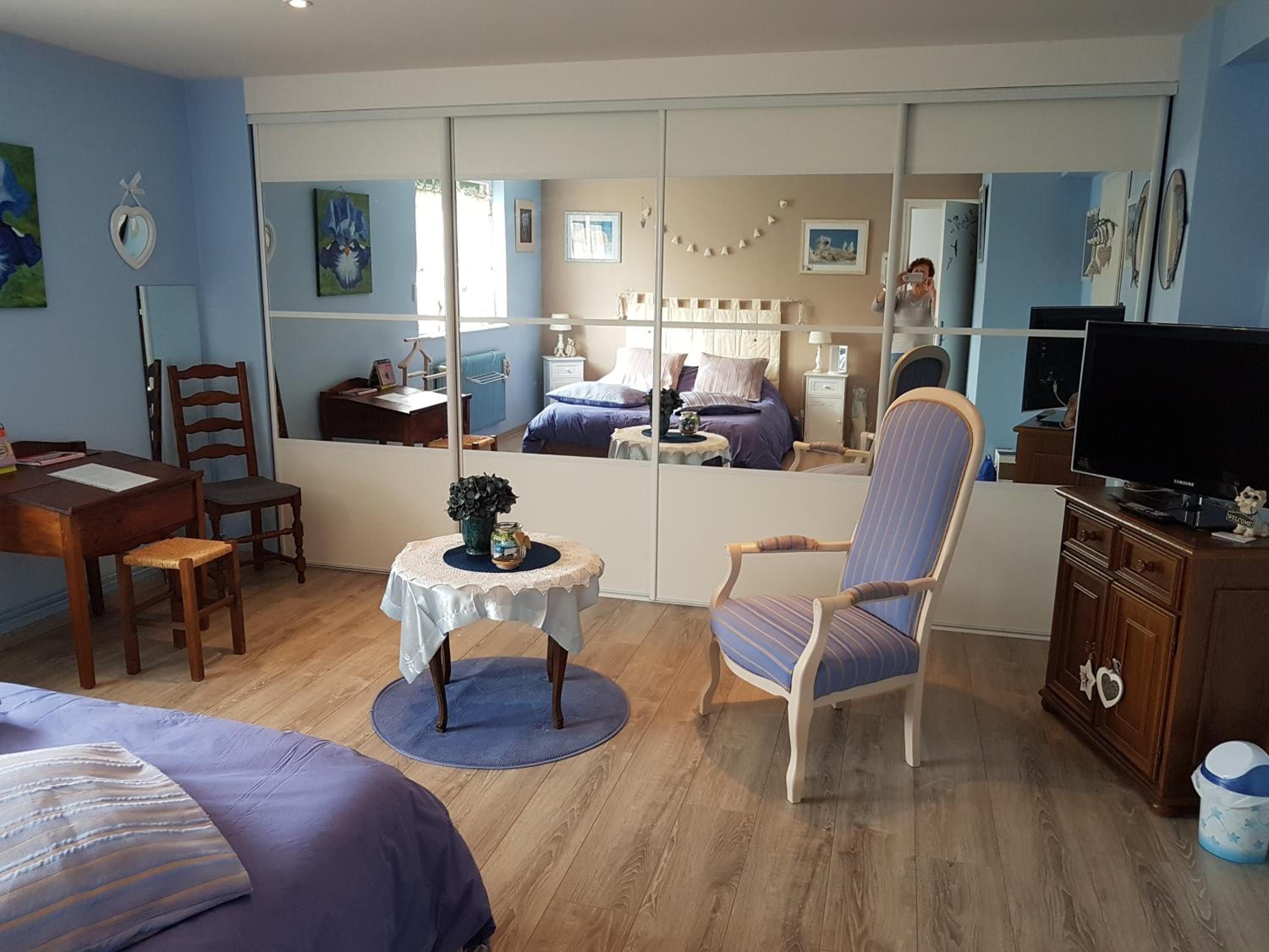 Standard King Room photo 3