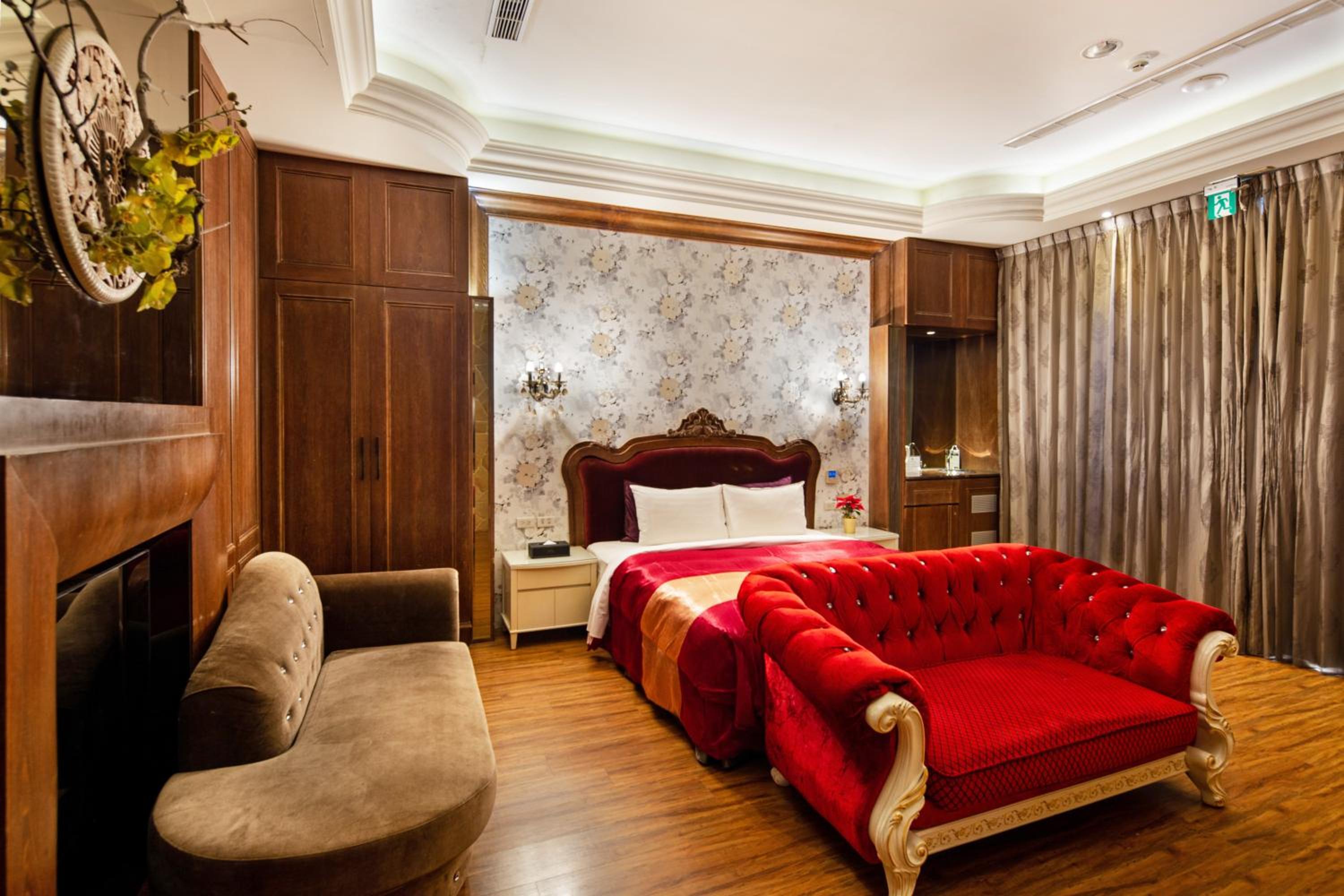 Deluxe Double Room with Bath (Check-in after 22:00)