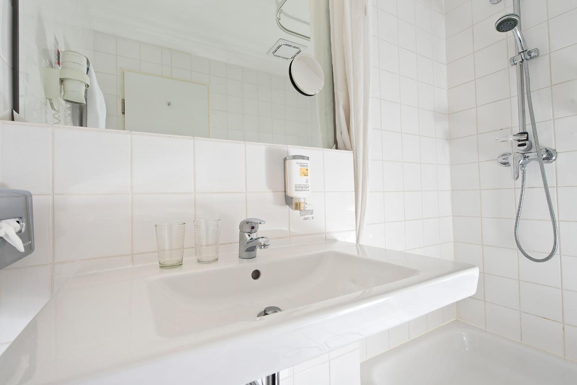 Standard Double Room - Photo 4