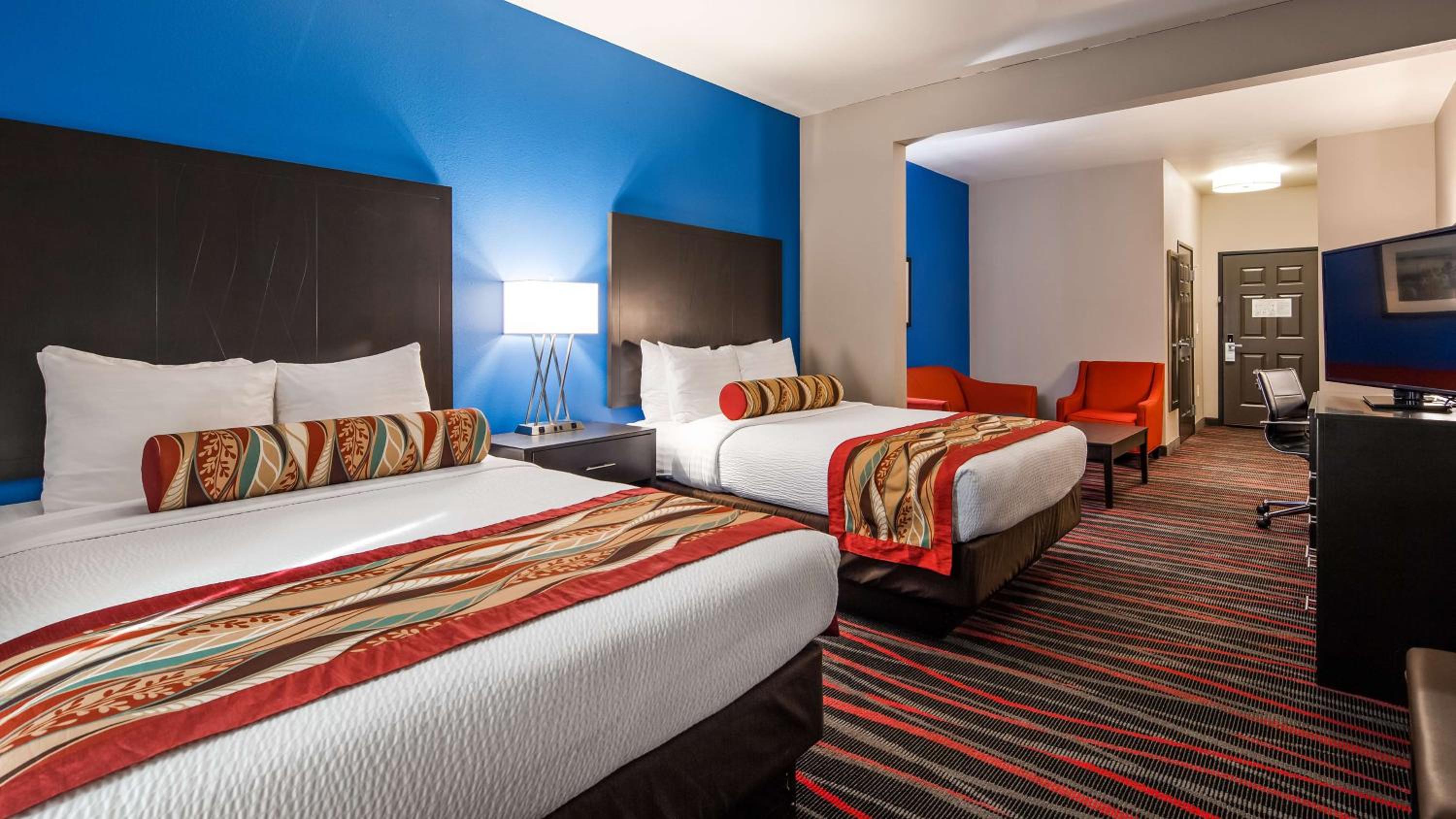 Queen Suite with Two Queen Beds and Sofa Bed - Bath Tub/Disability Access photo 1