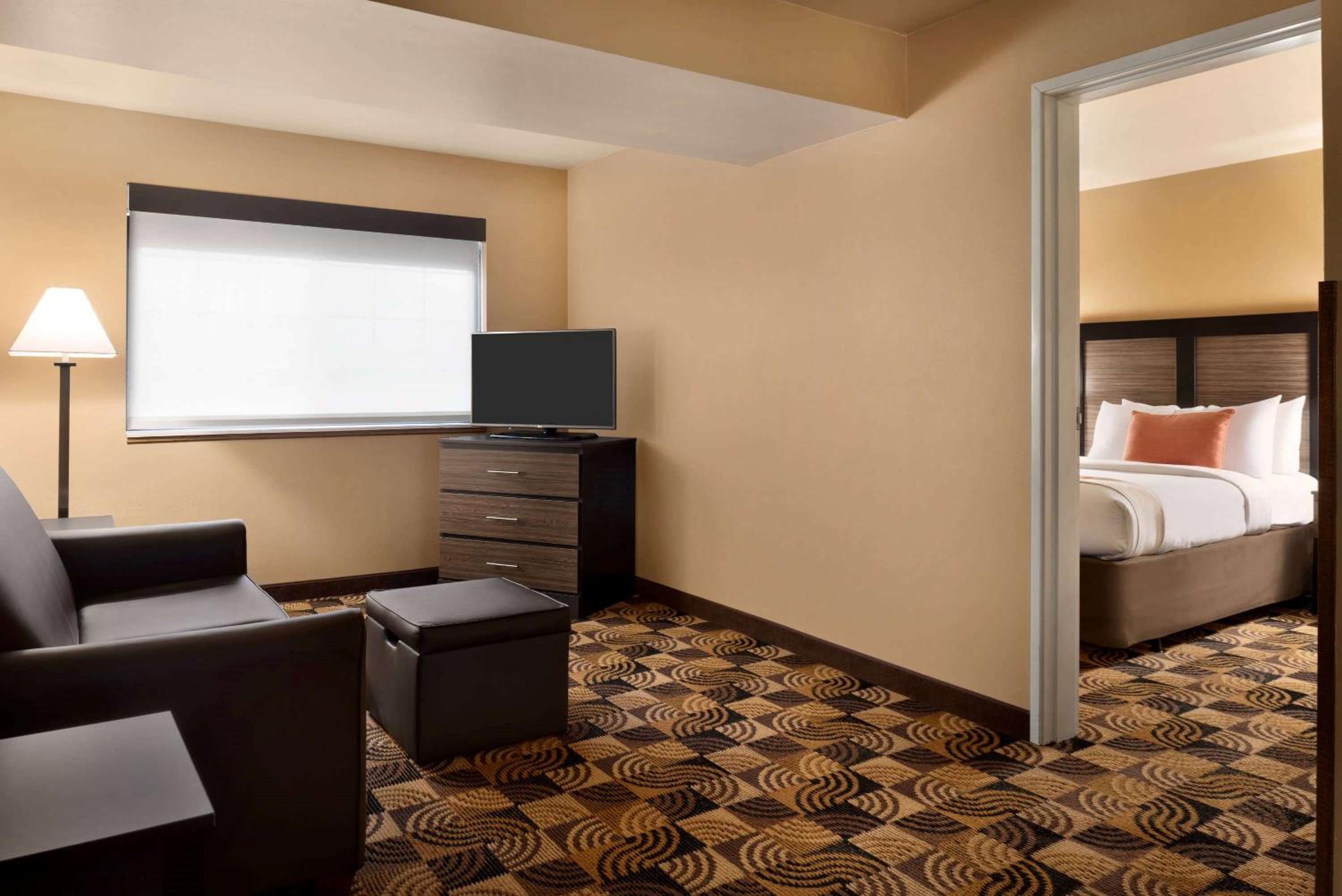 Suite with Two Queen Beds - Non-Smoking - Photo 2