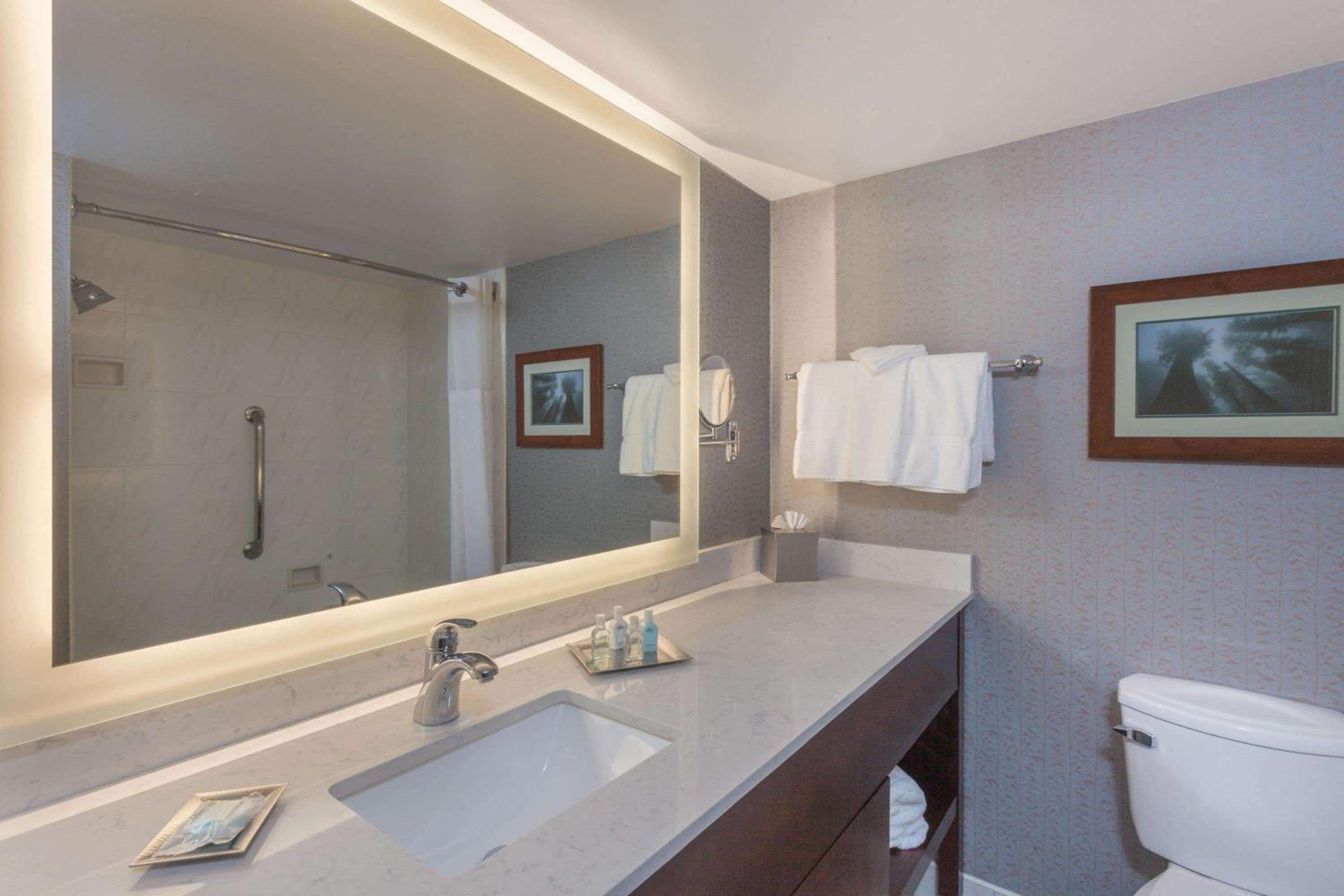 Executive King Room - Non-Smoking - Photo 2