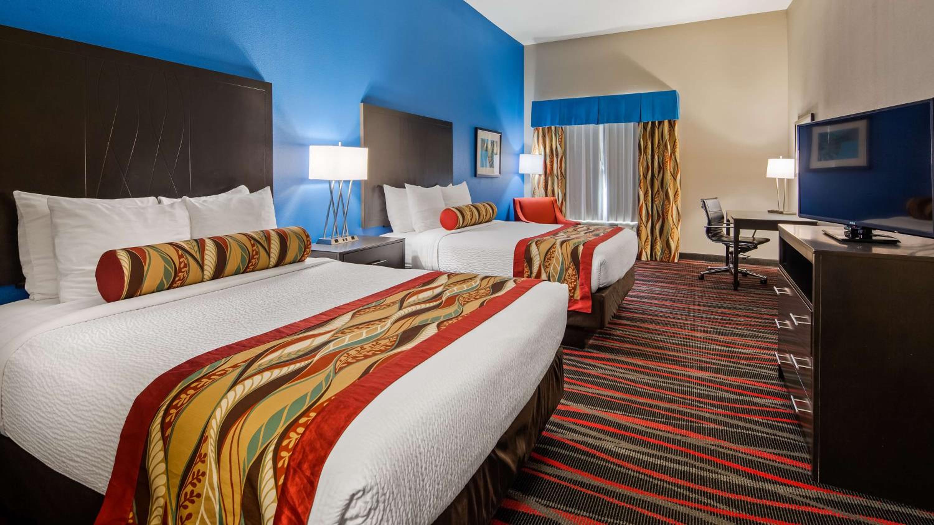 Queen Room with Two Queen Beds and Bath Tub - Disability Access/Non-Smoking photo 2