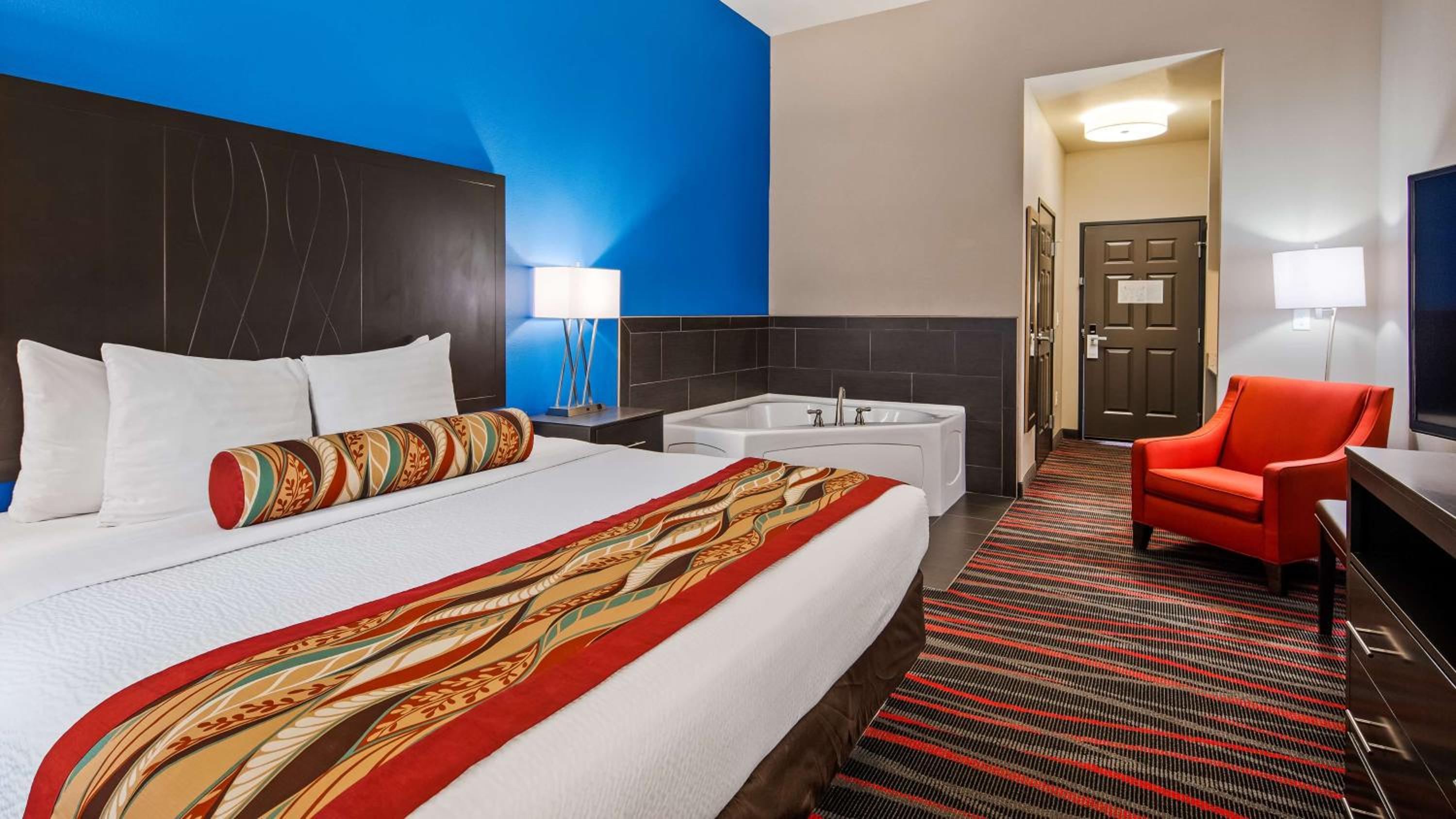 King Suite with Whirlpool - Non-Smoking photo 1