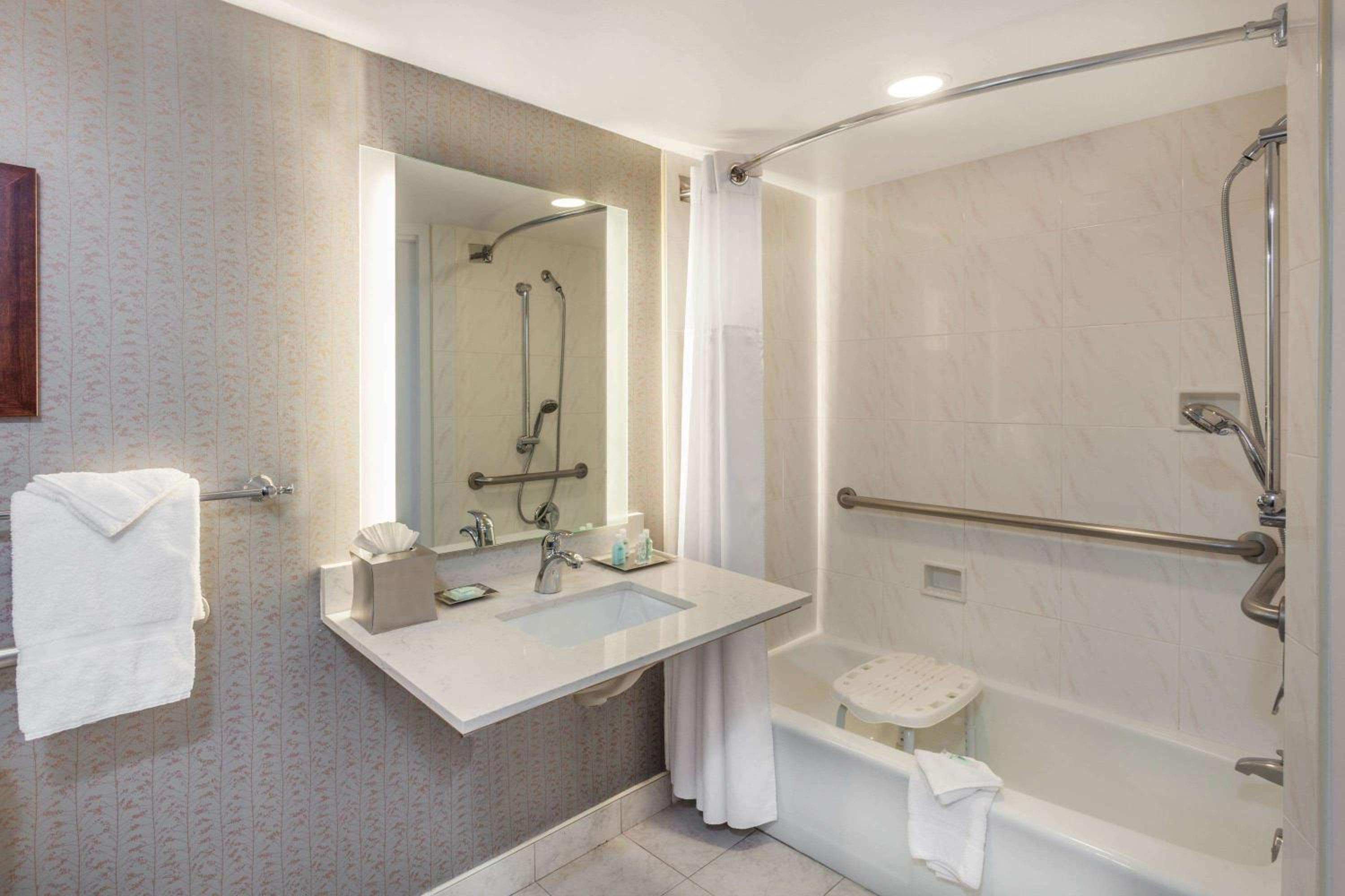 King Room - Mobility Access/Non-Smoking - Photo 2