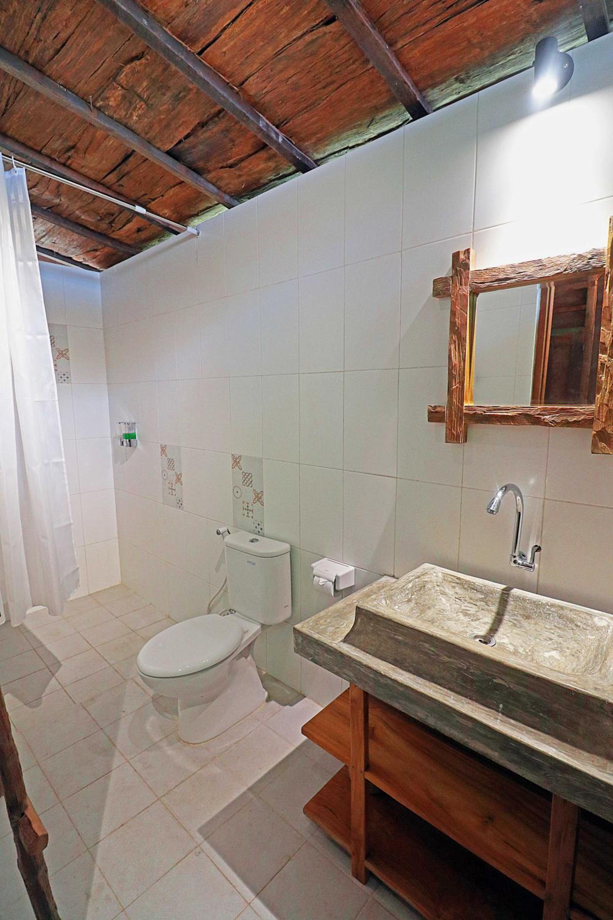 Double Room with Pool View - Photo 6