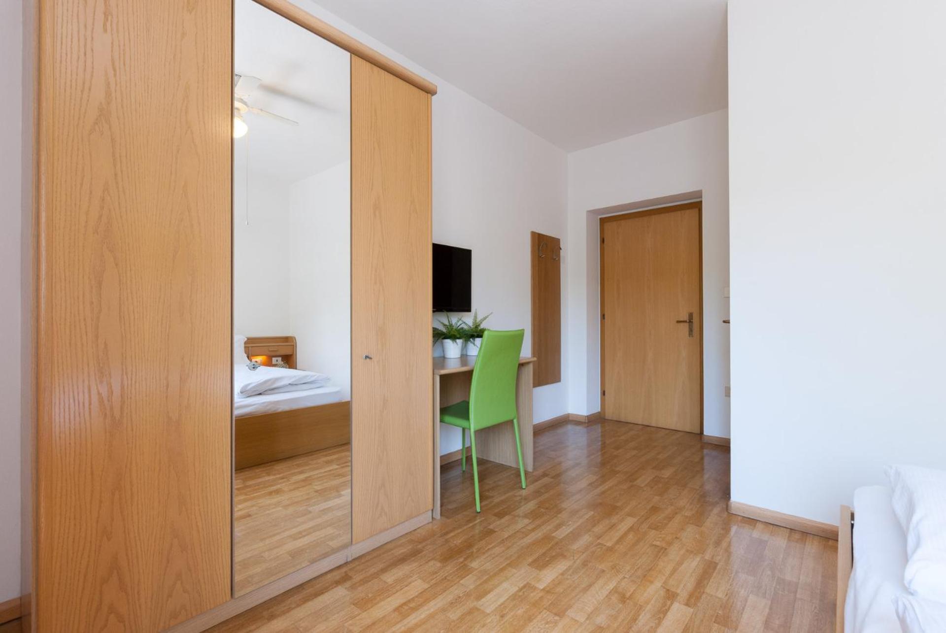 Standard Double Room - Photo 4
