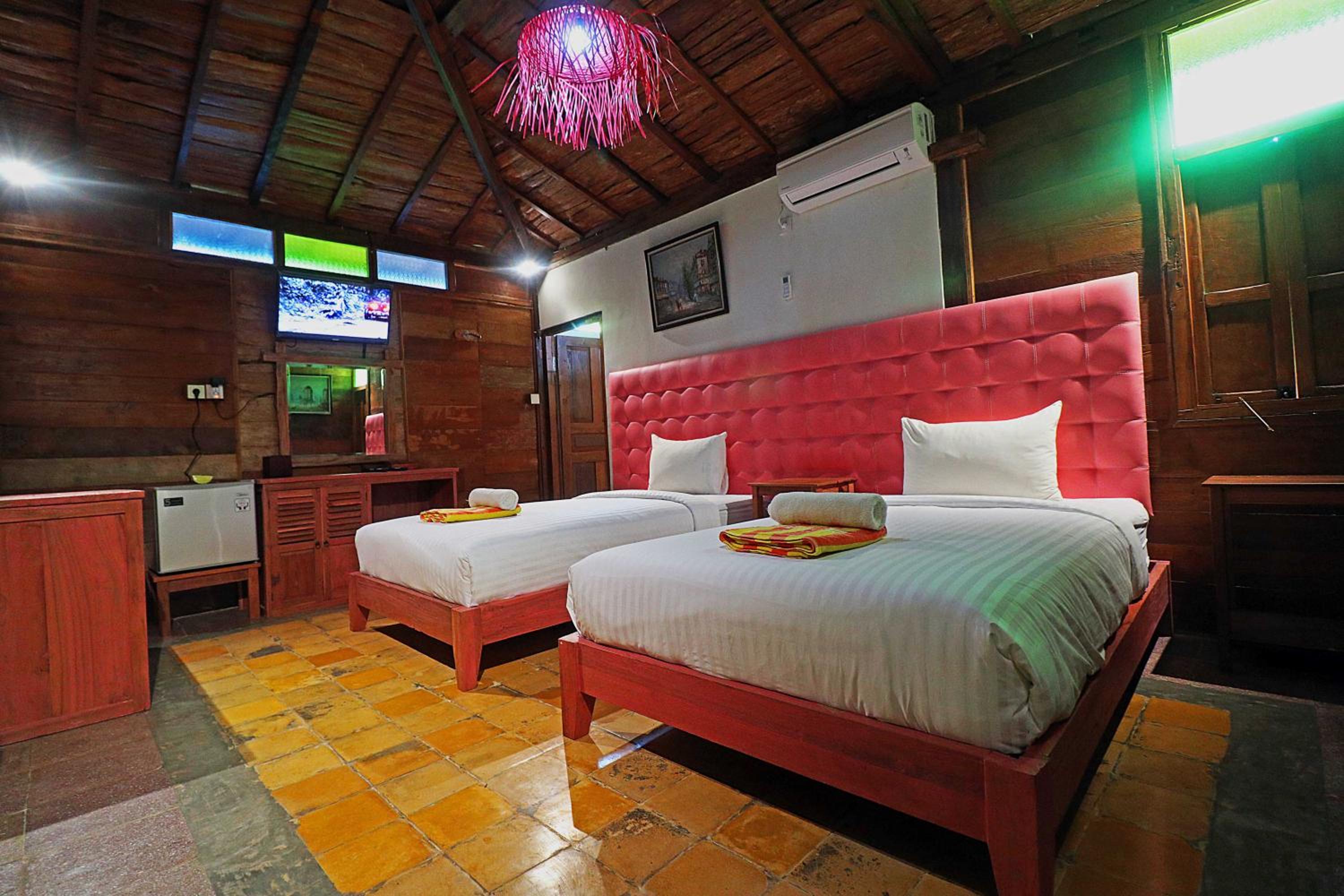Standard Twin Room with Garden View - Photo 2