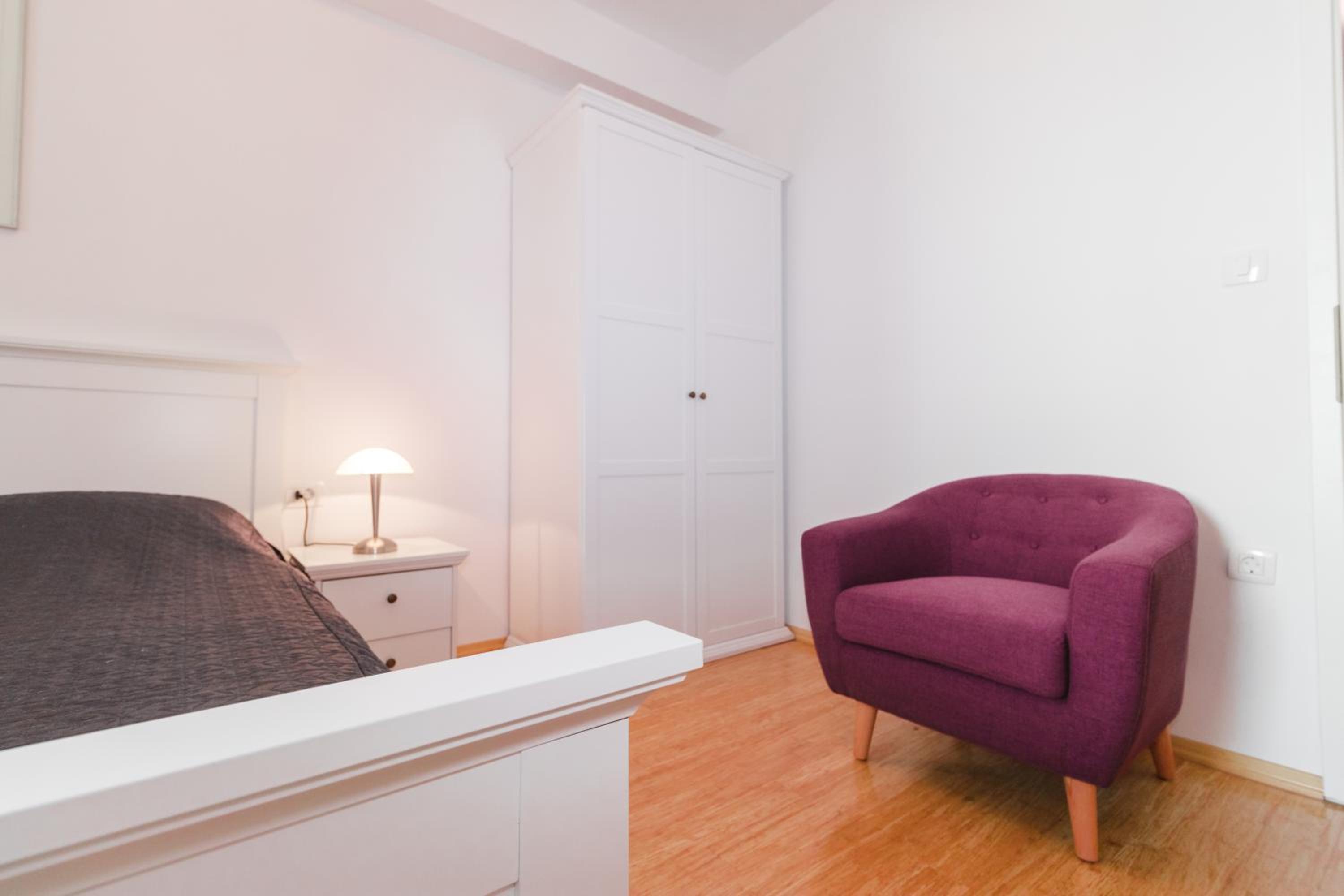 One-Bedroom Apartment photo 1