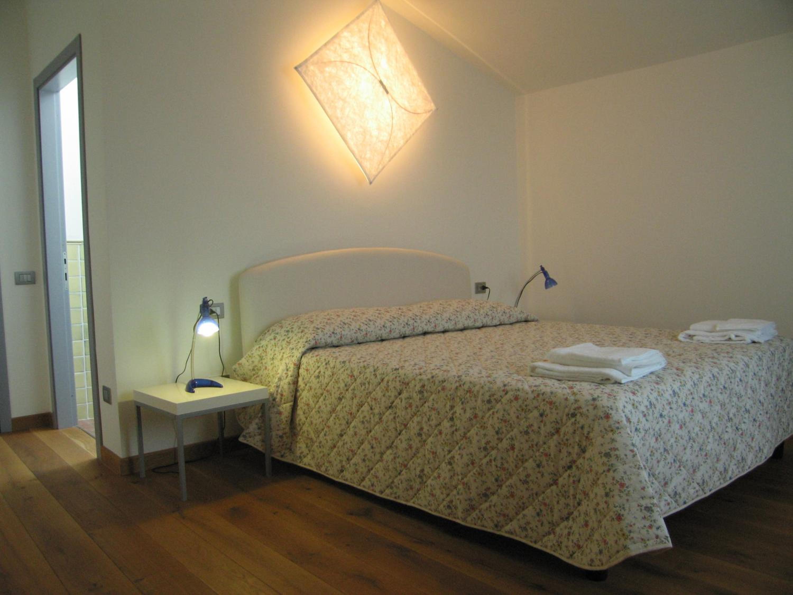 Double Room - Photo 5