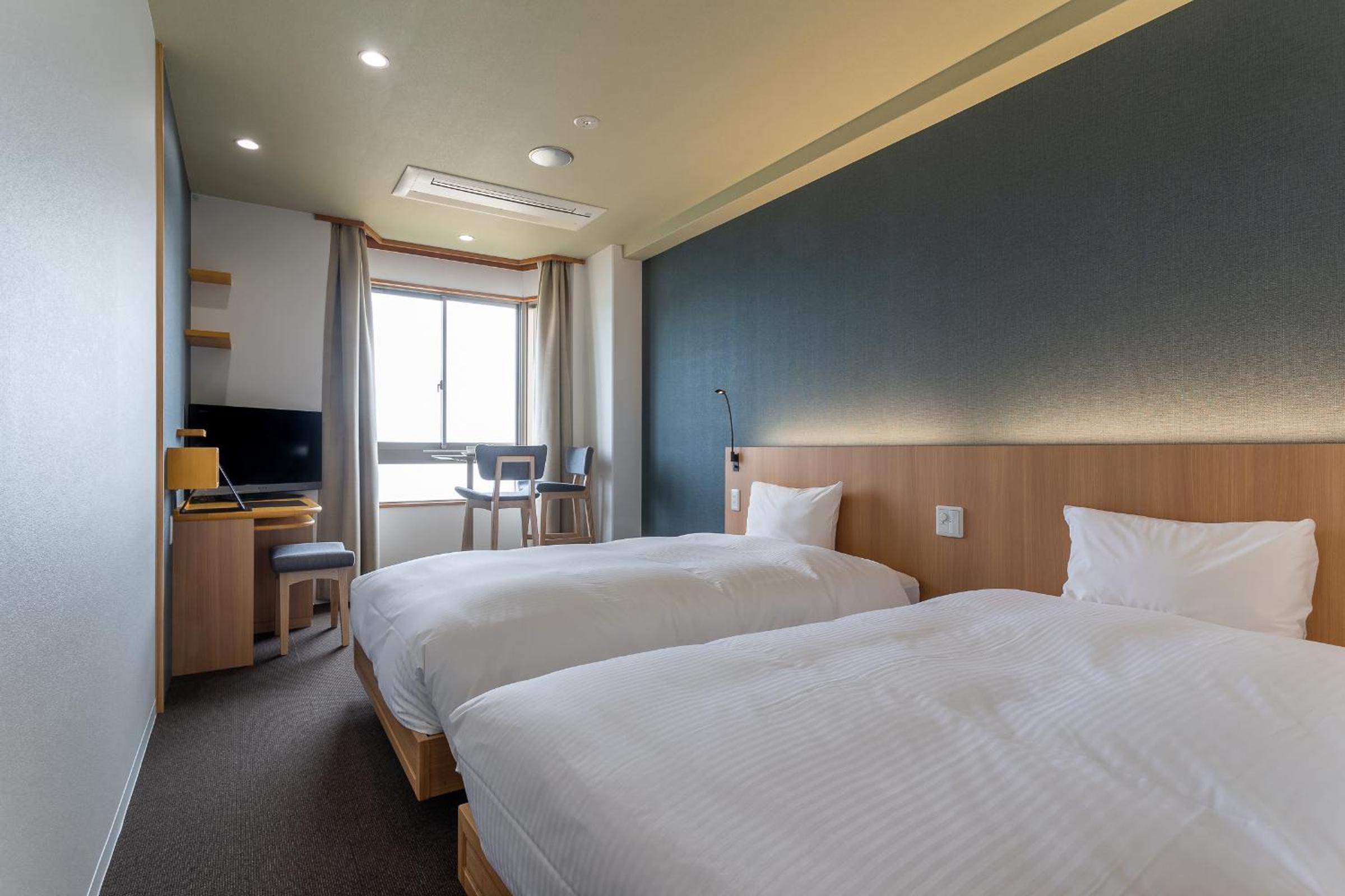Superior Twin Room with Sea View - Photo 3