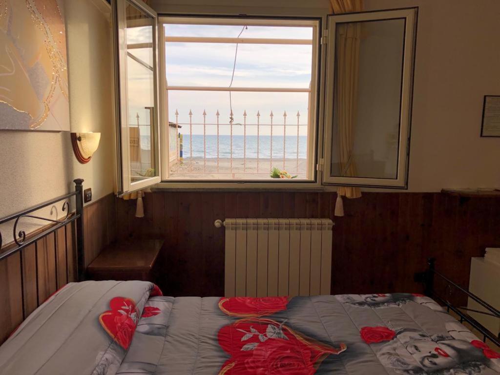 Deluxe Double Room with Sea View - Photo 6