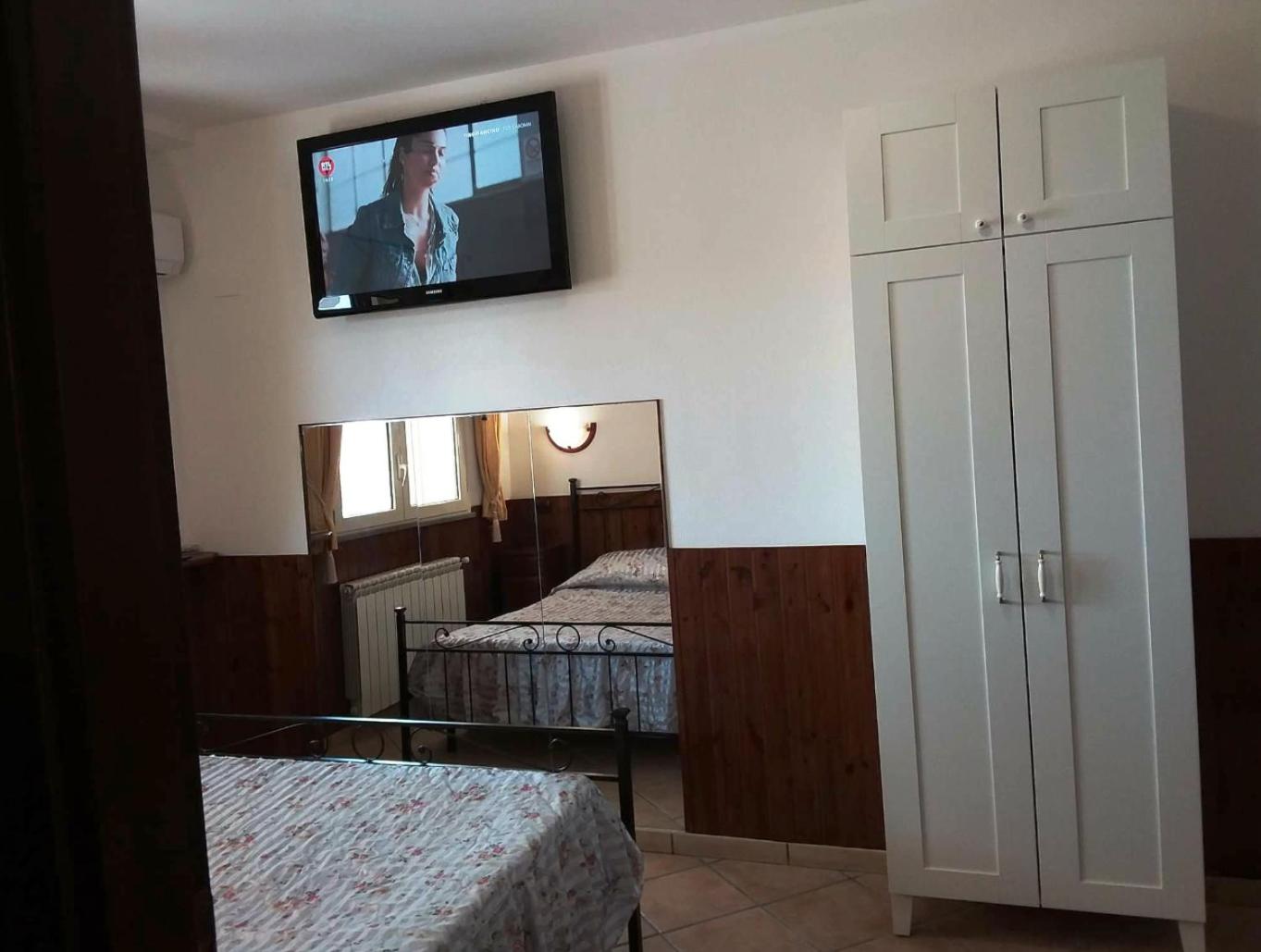 Deluxe Double Room with Sea View - Photo 3