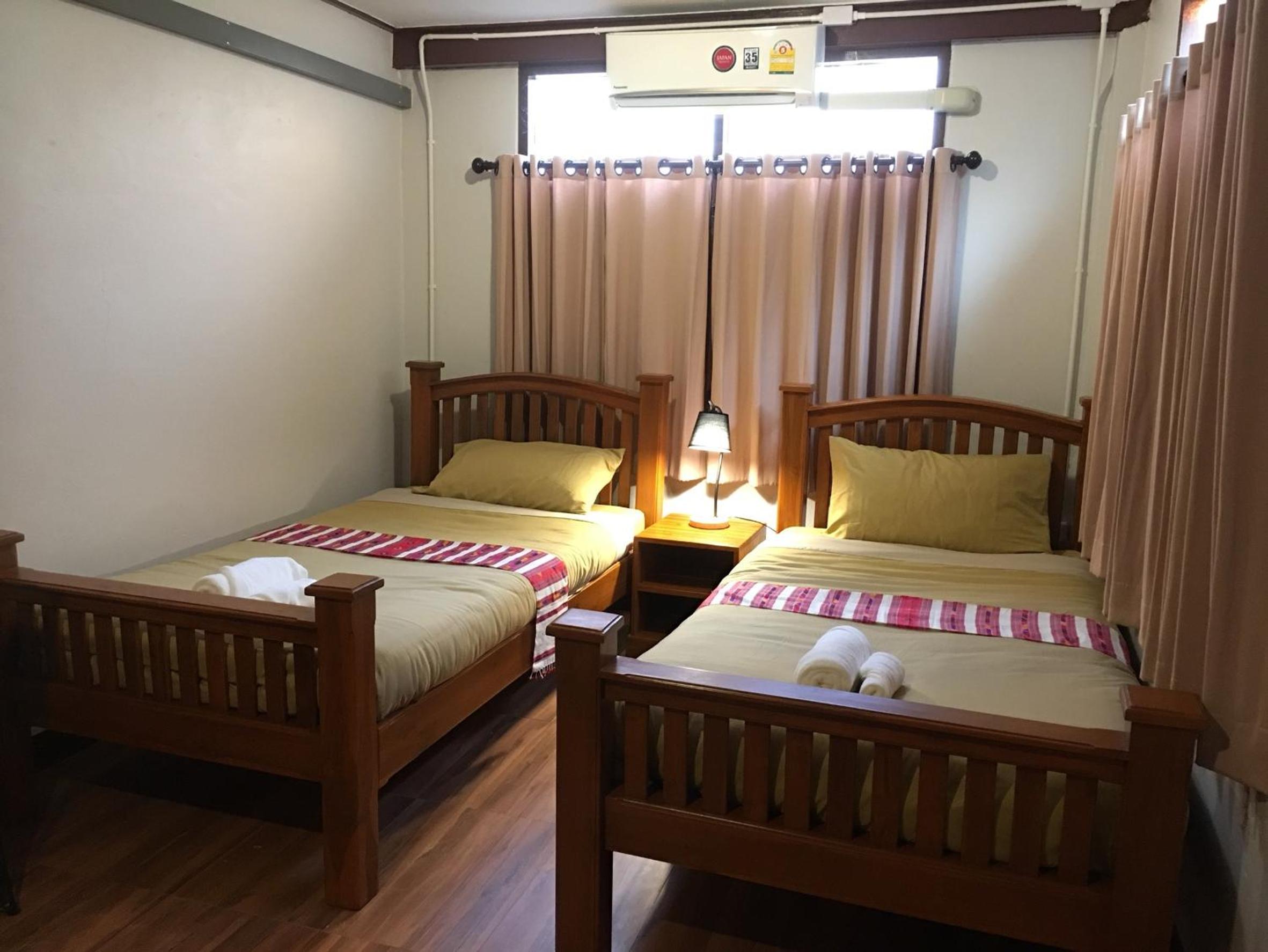 Economy Twin Room - Photo 5