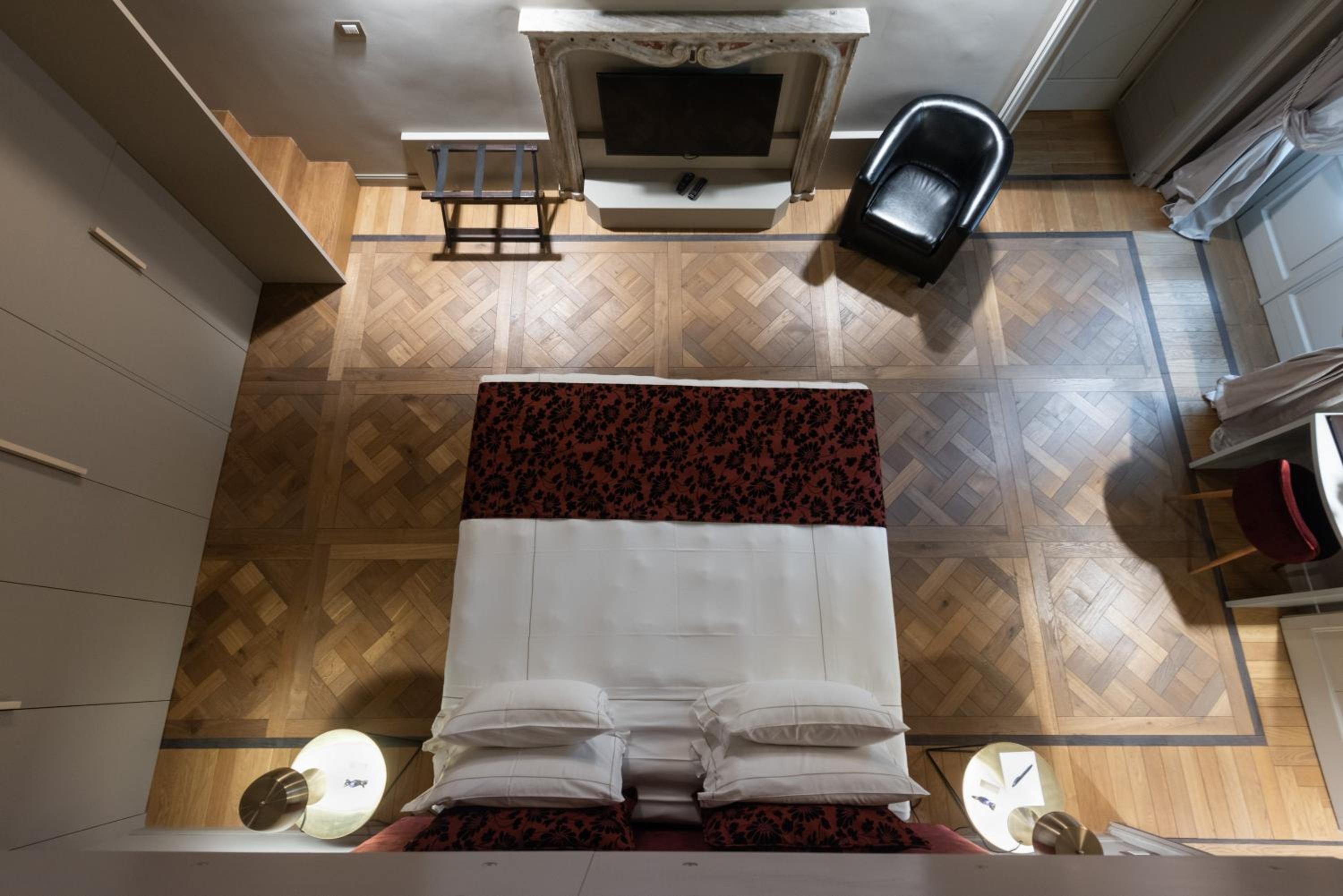 Deluxe Double or Twin Room - Photo 10