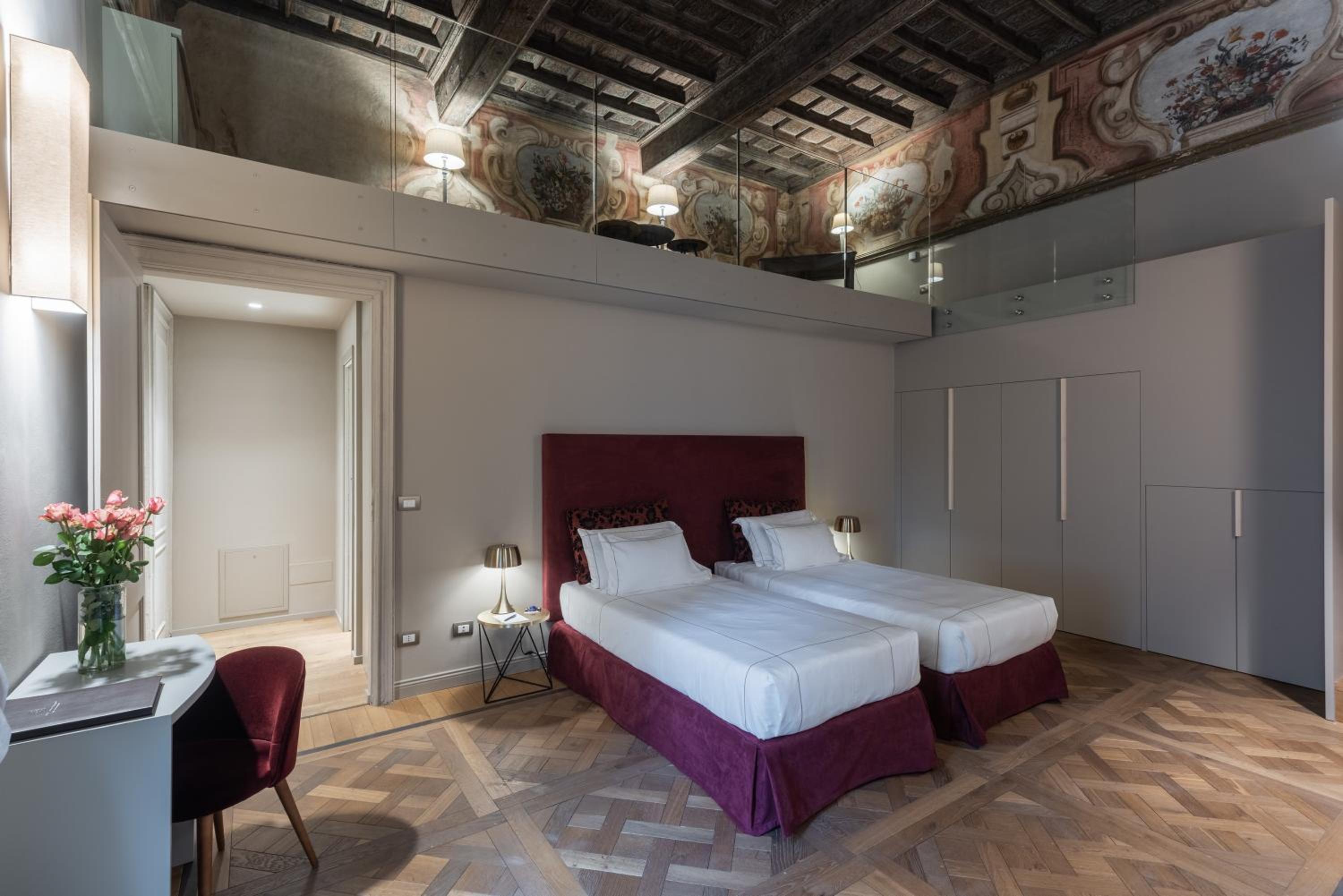 Deluxe Double or Twin Room - Photo 8