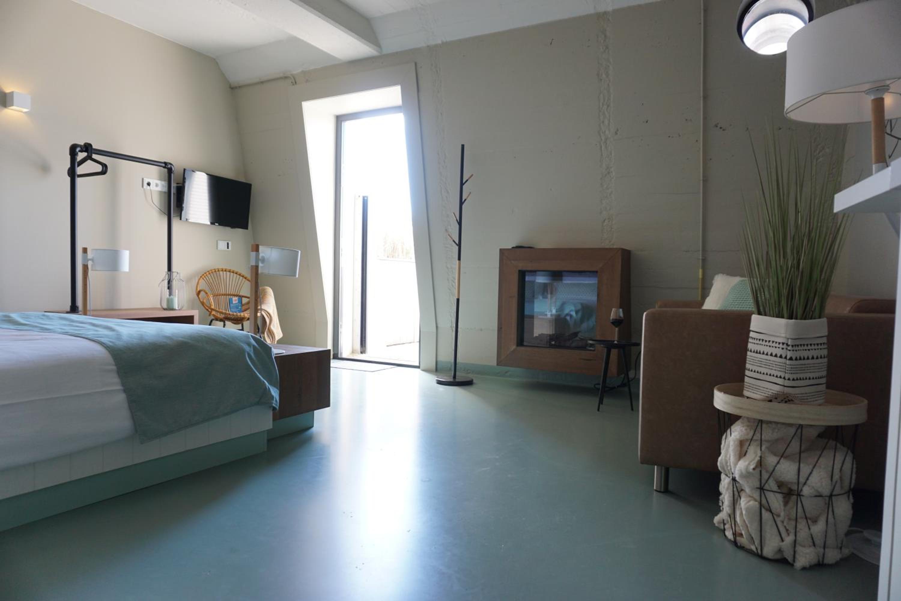 Studio Apartment with Sea View photo 3