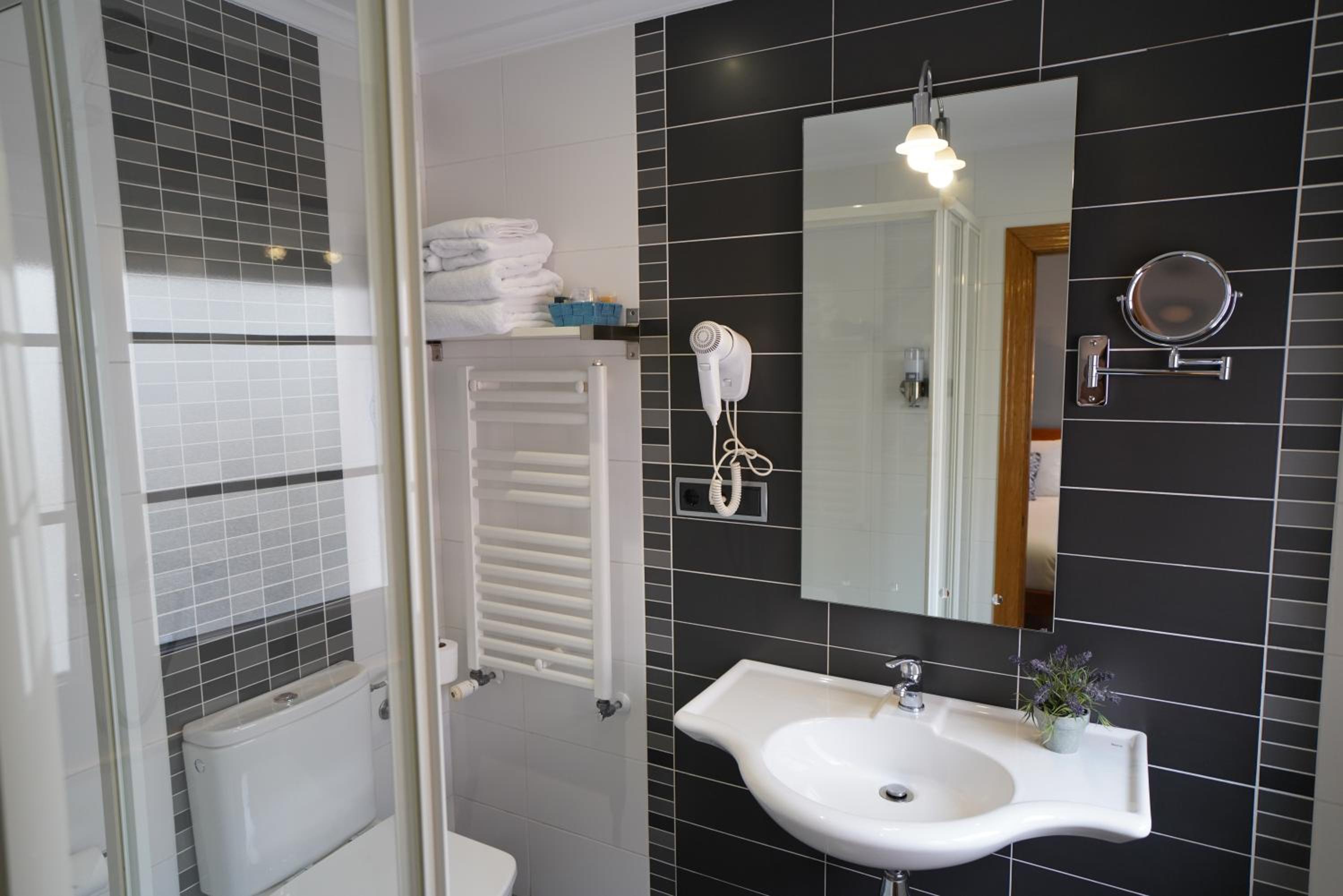 Double Room - Photo 11