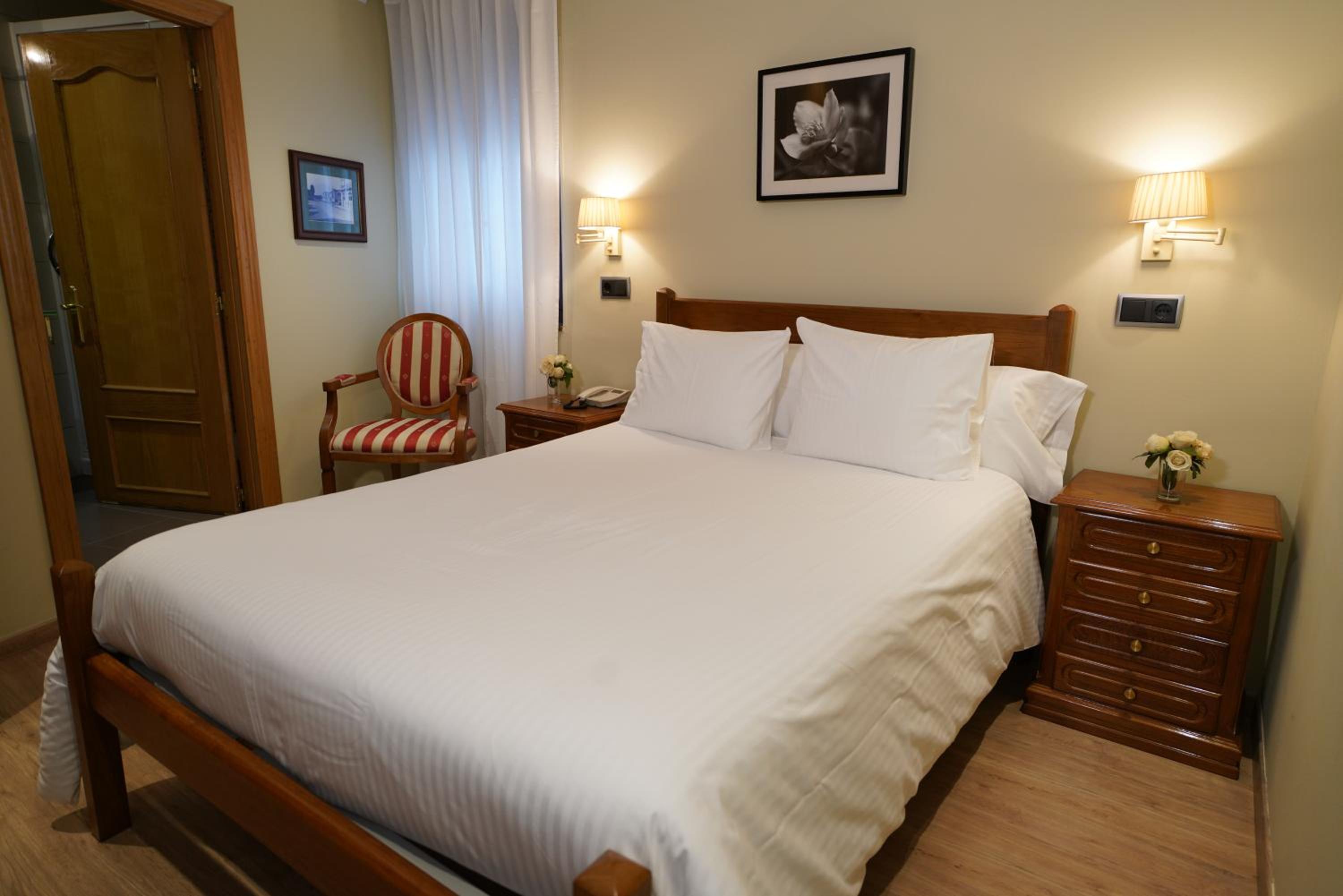 Double Room - Photo 9