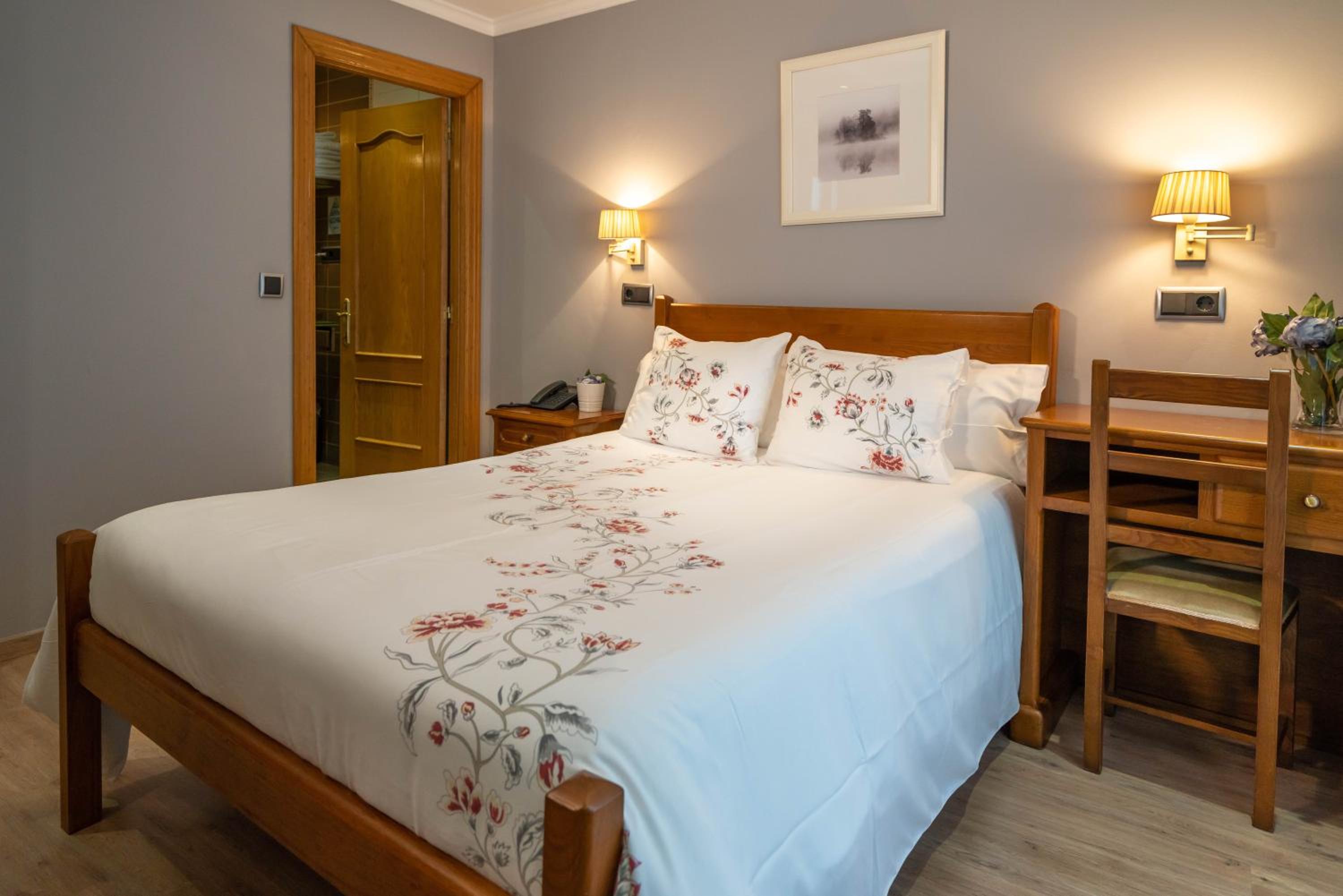 Double Room - Photo 16