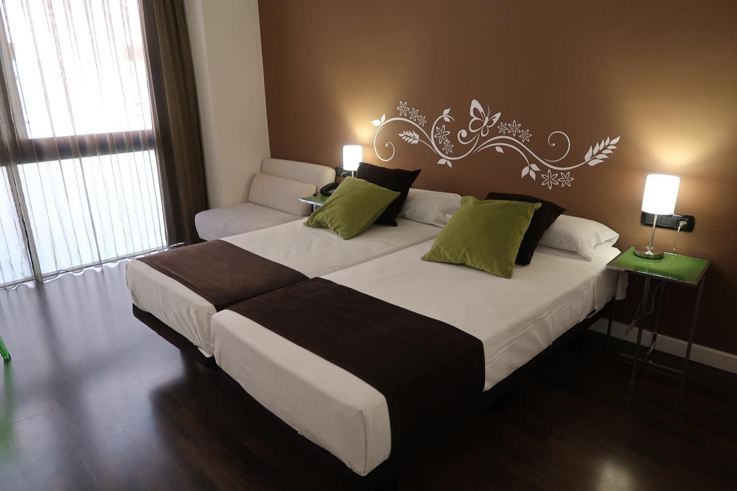 Double Room - Photo 9