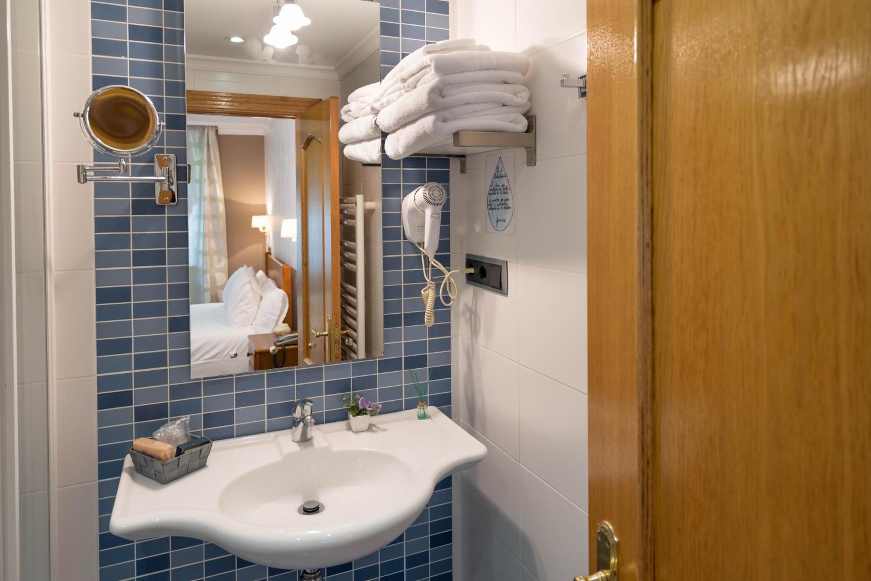 Double Room - Photo 10