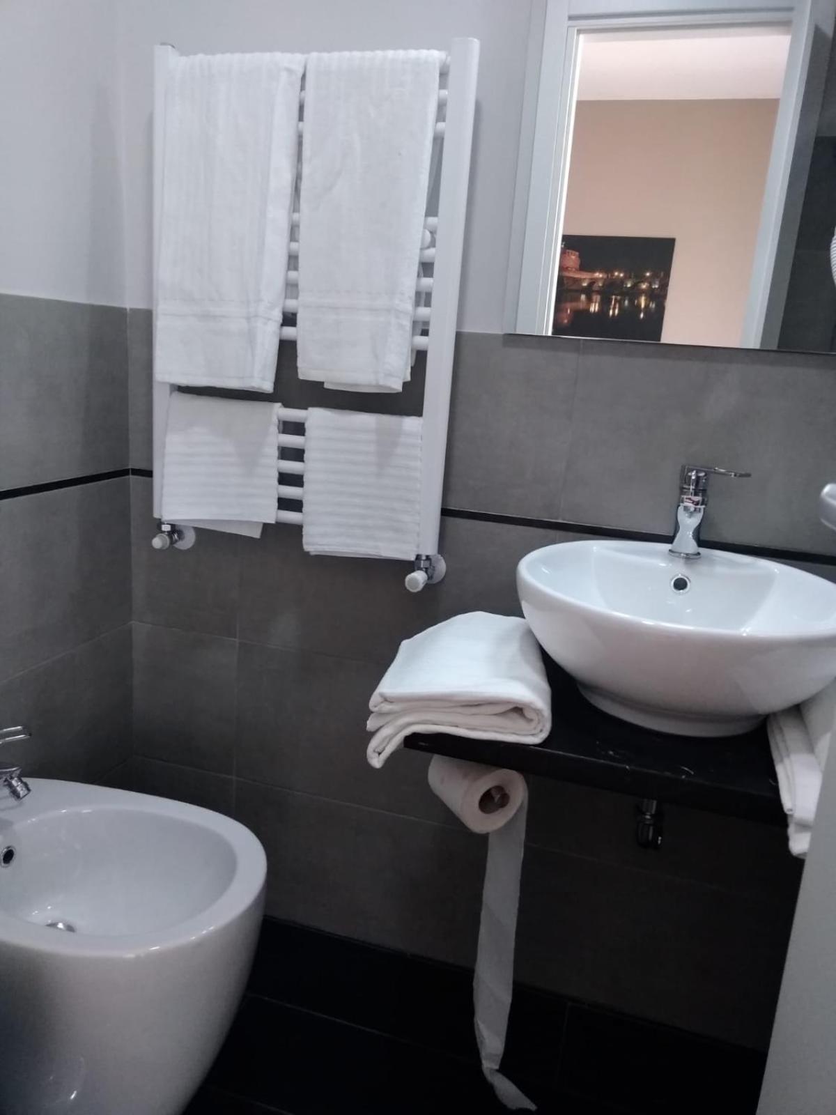 Deluxe Double Room with Balcony photo 2