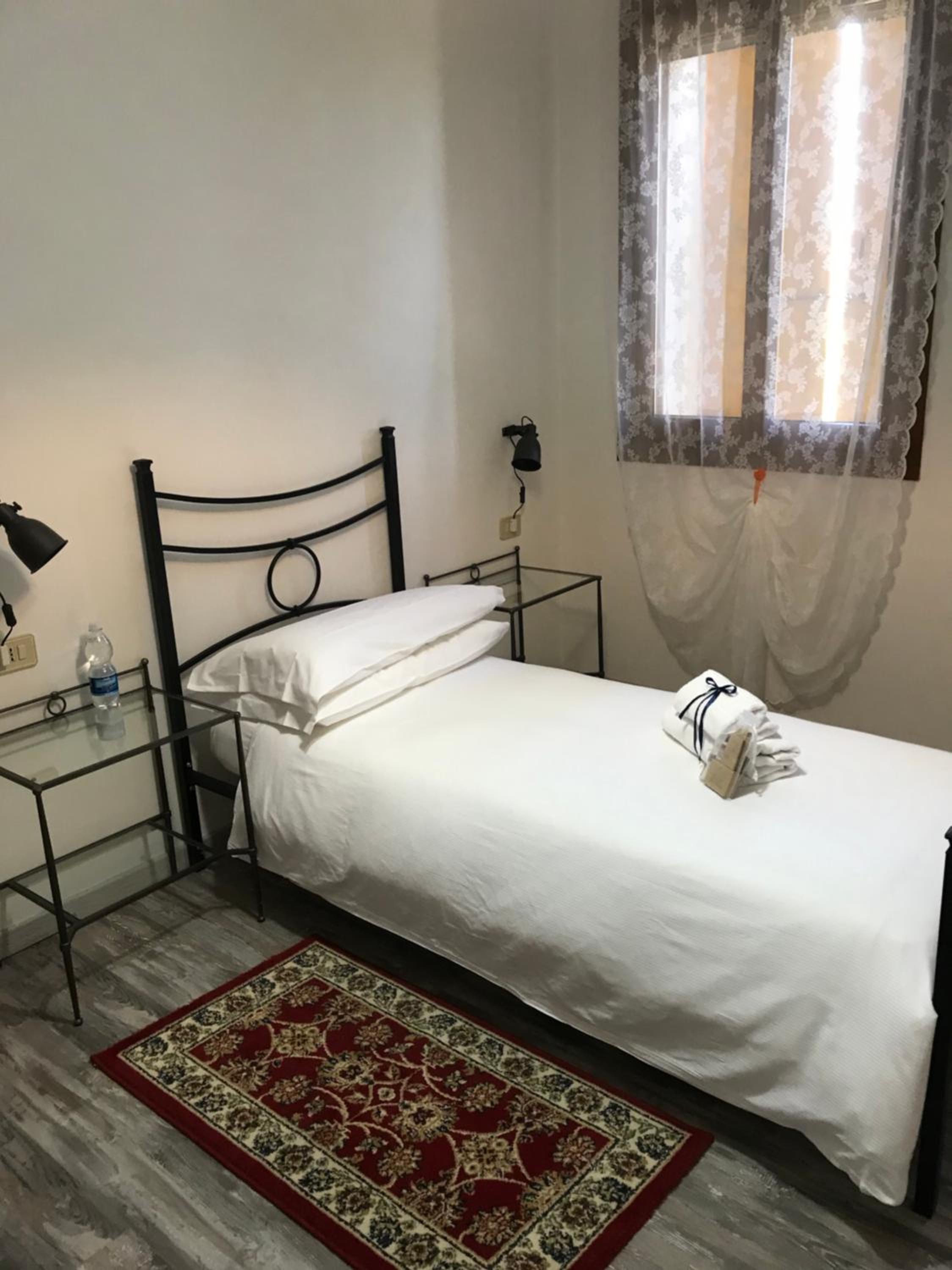 Single Room with Private Bathroom photo 1