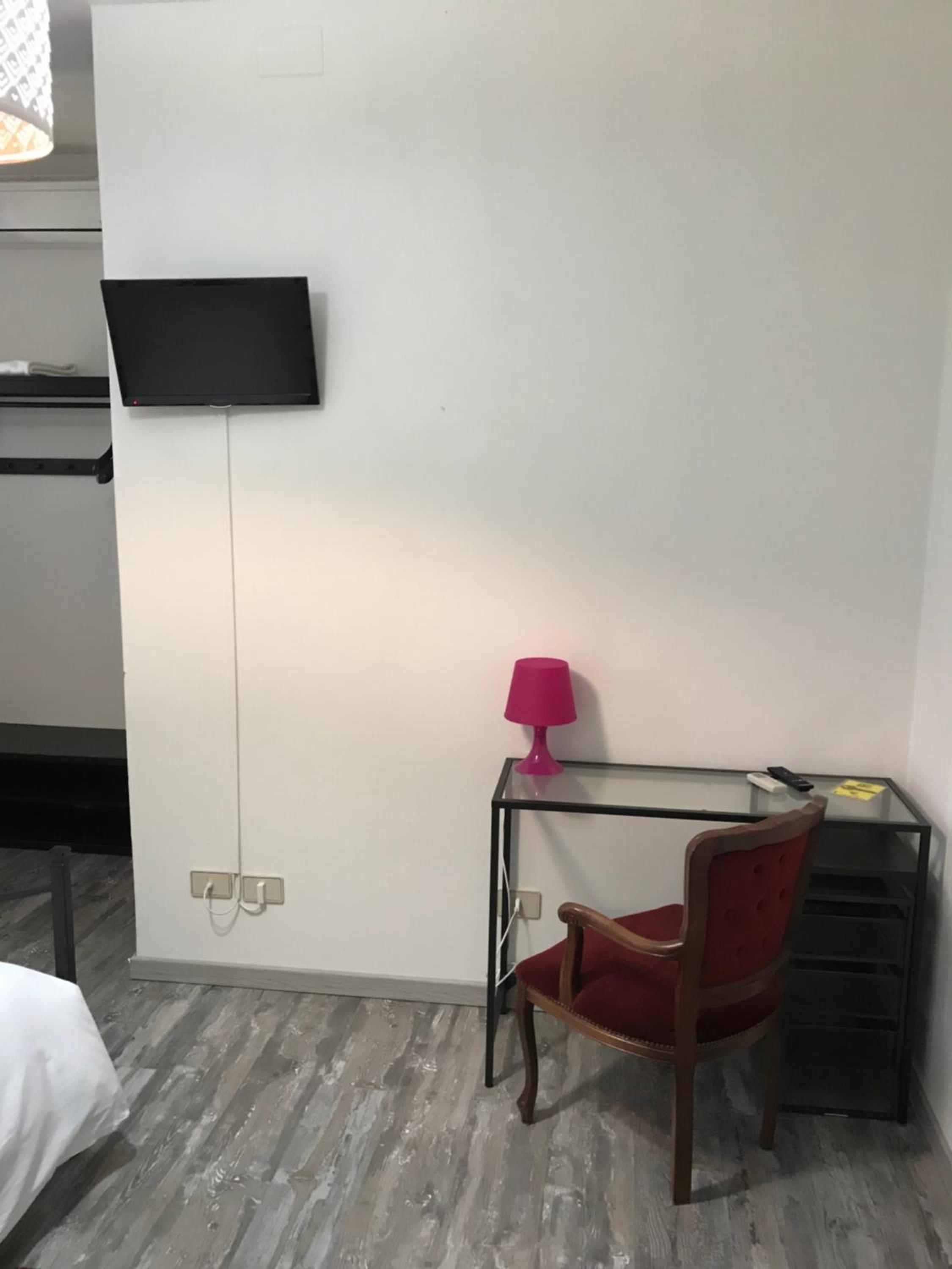 Single Room with Private Bathroom photo 3