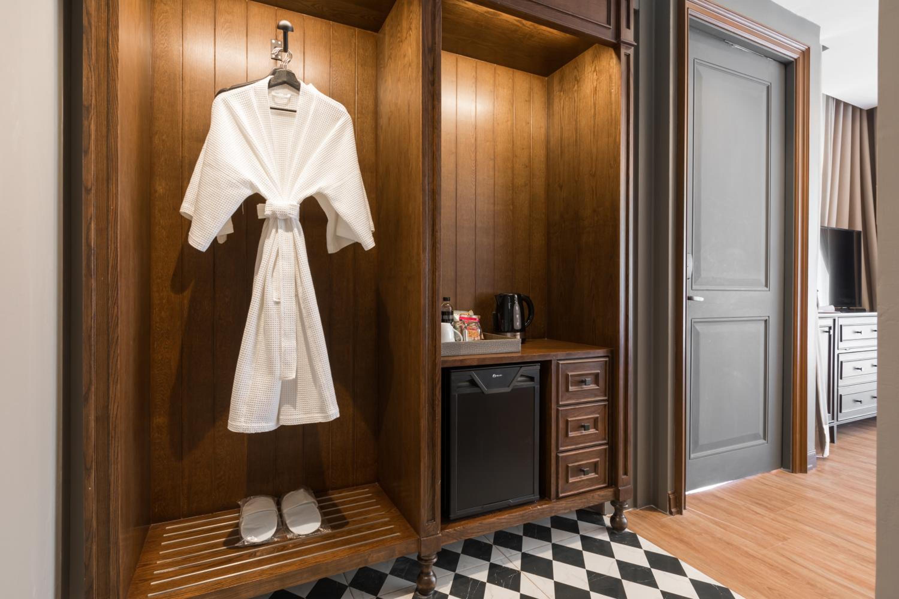 Grande Deluxe Twin Room  - Photo 8