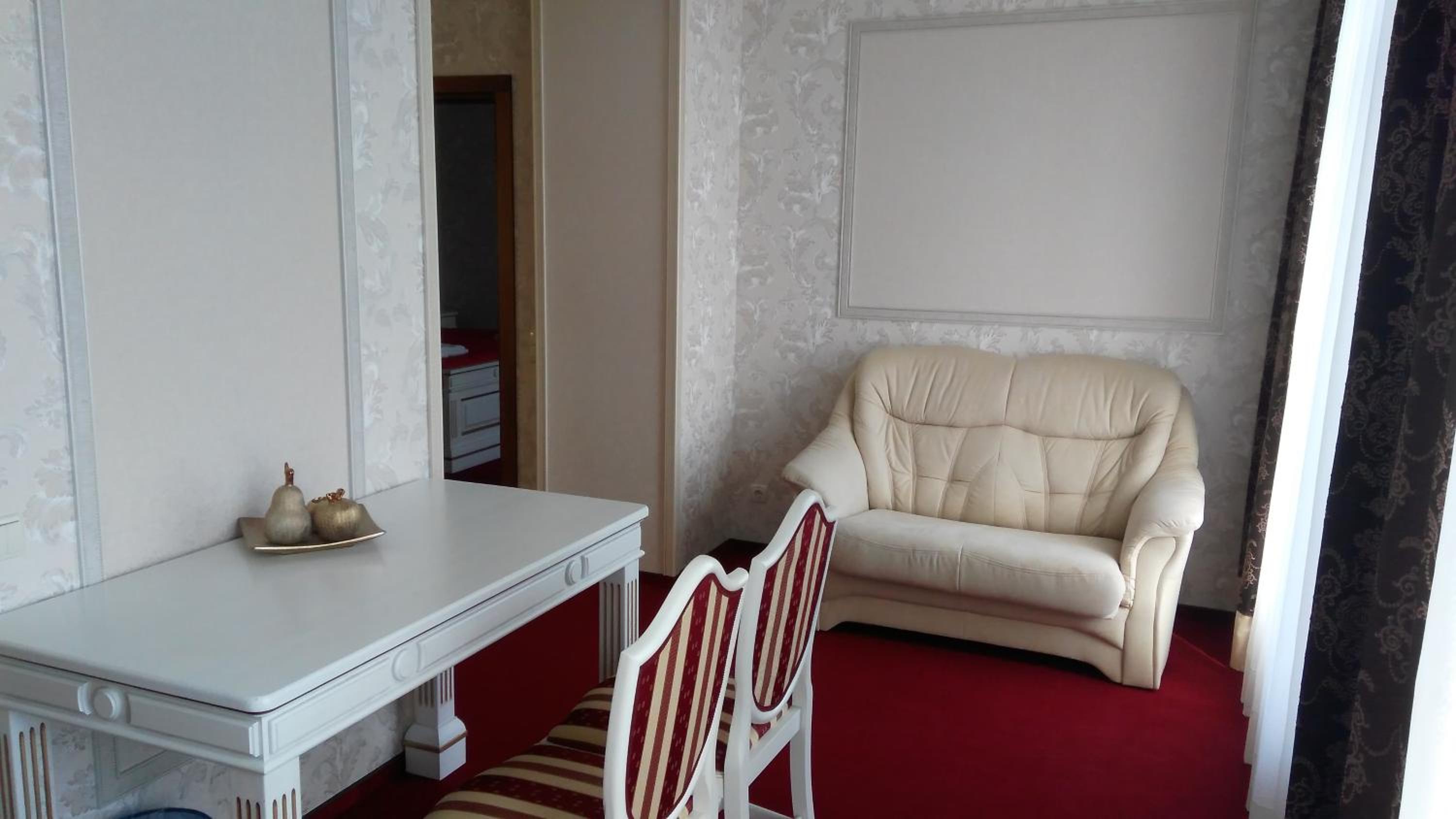 One-Bedroom Suite photo 1