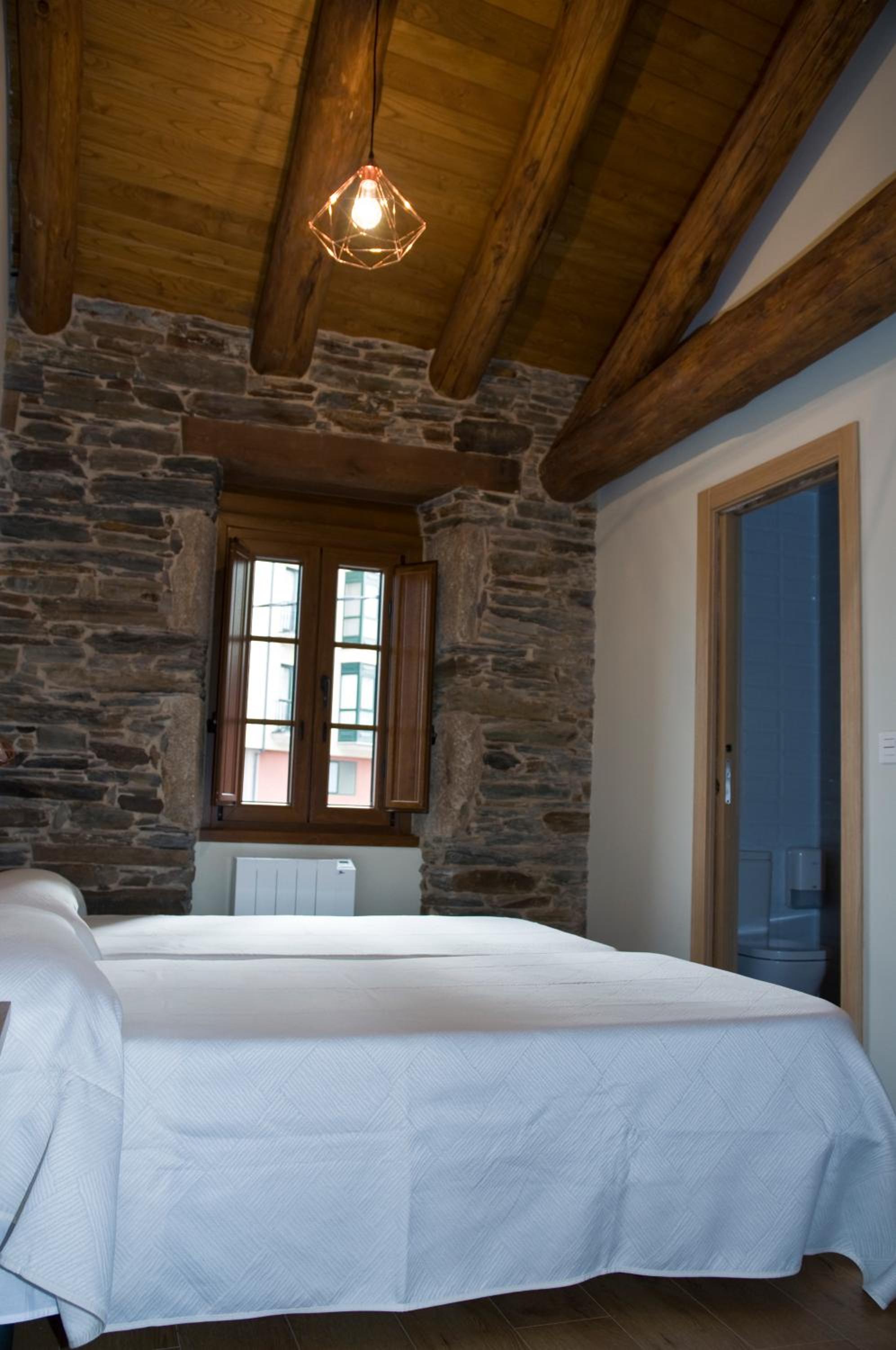 Twin Room - Photo 13