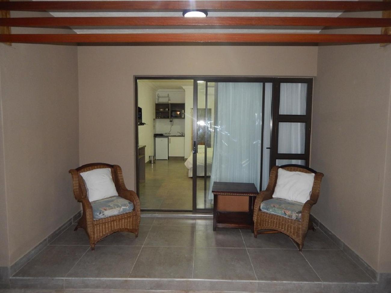 Double or Twin Room with Balcony - Photo 12