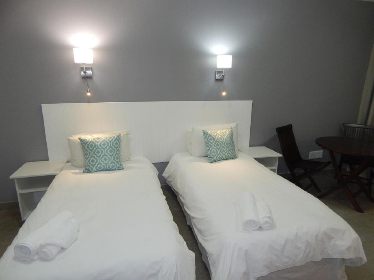 Double or Twin Room with Balcony - Photo 13
