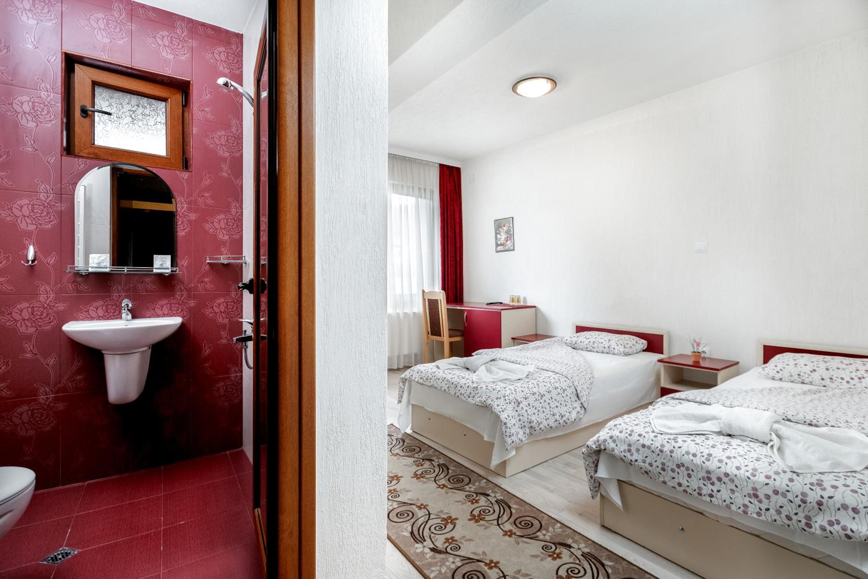 Double or Twin Room photo 2