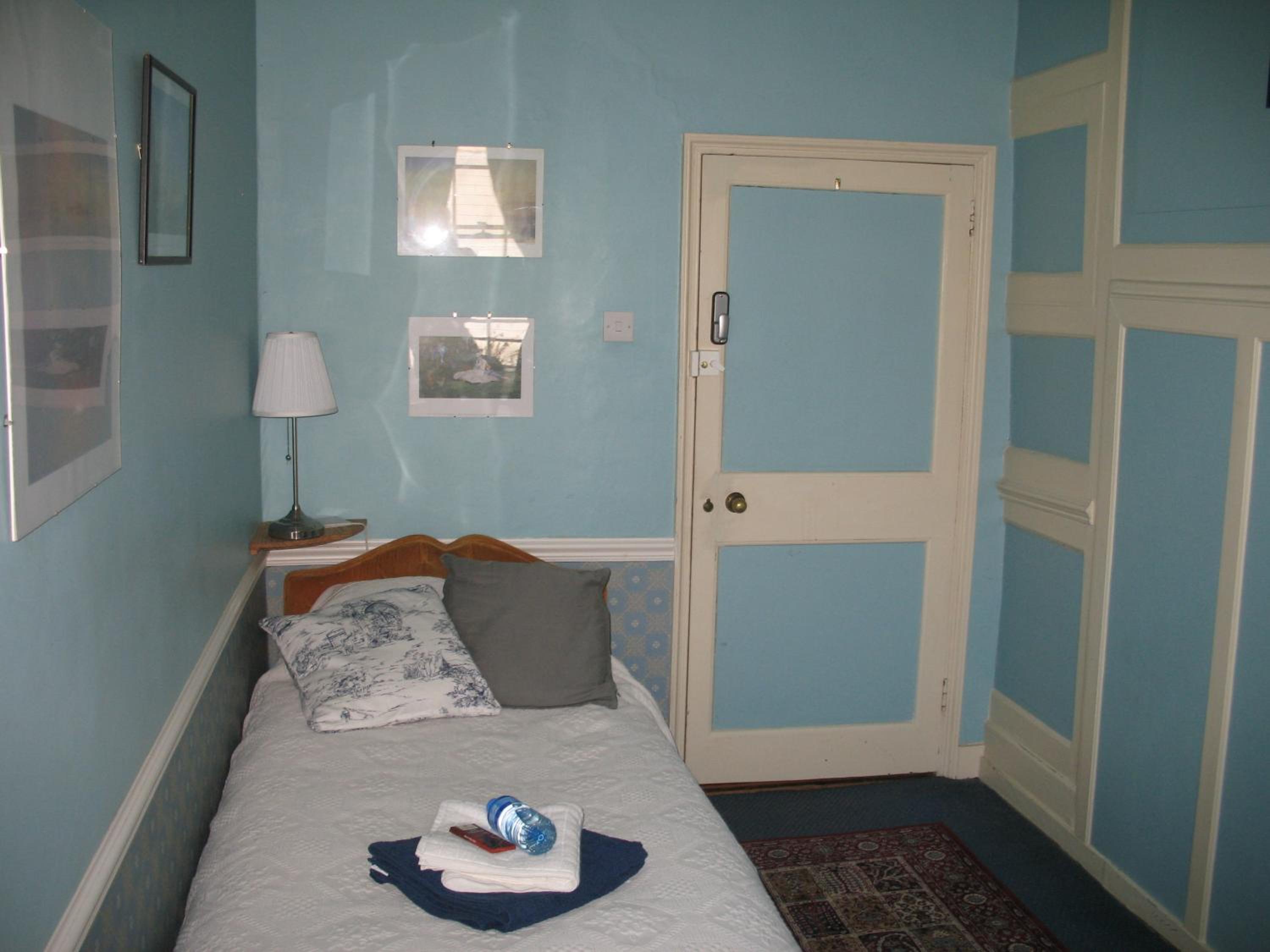 Superior Single Room With Shared Bathroom photo 2