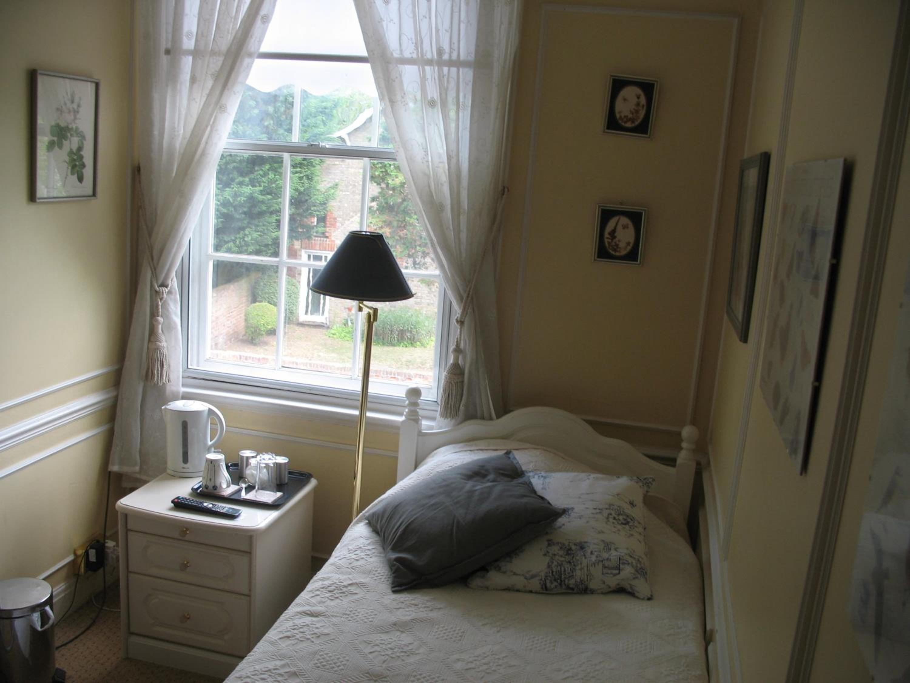 Single Room With Shared Bathroom photo 2