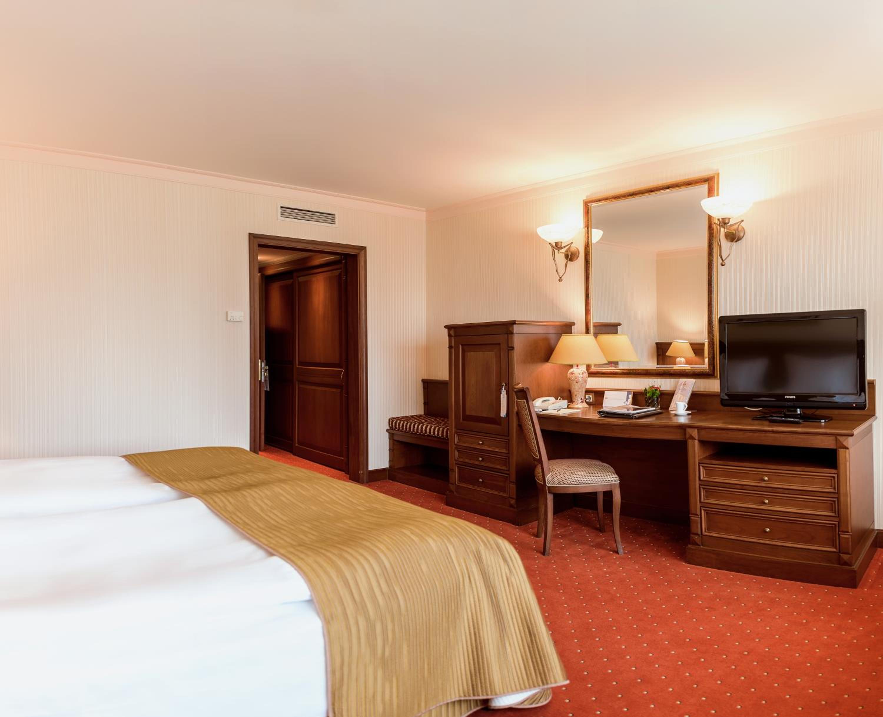 Executive Double Room with Free Access to Relax Room - Photo 6