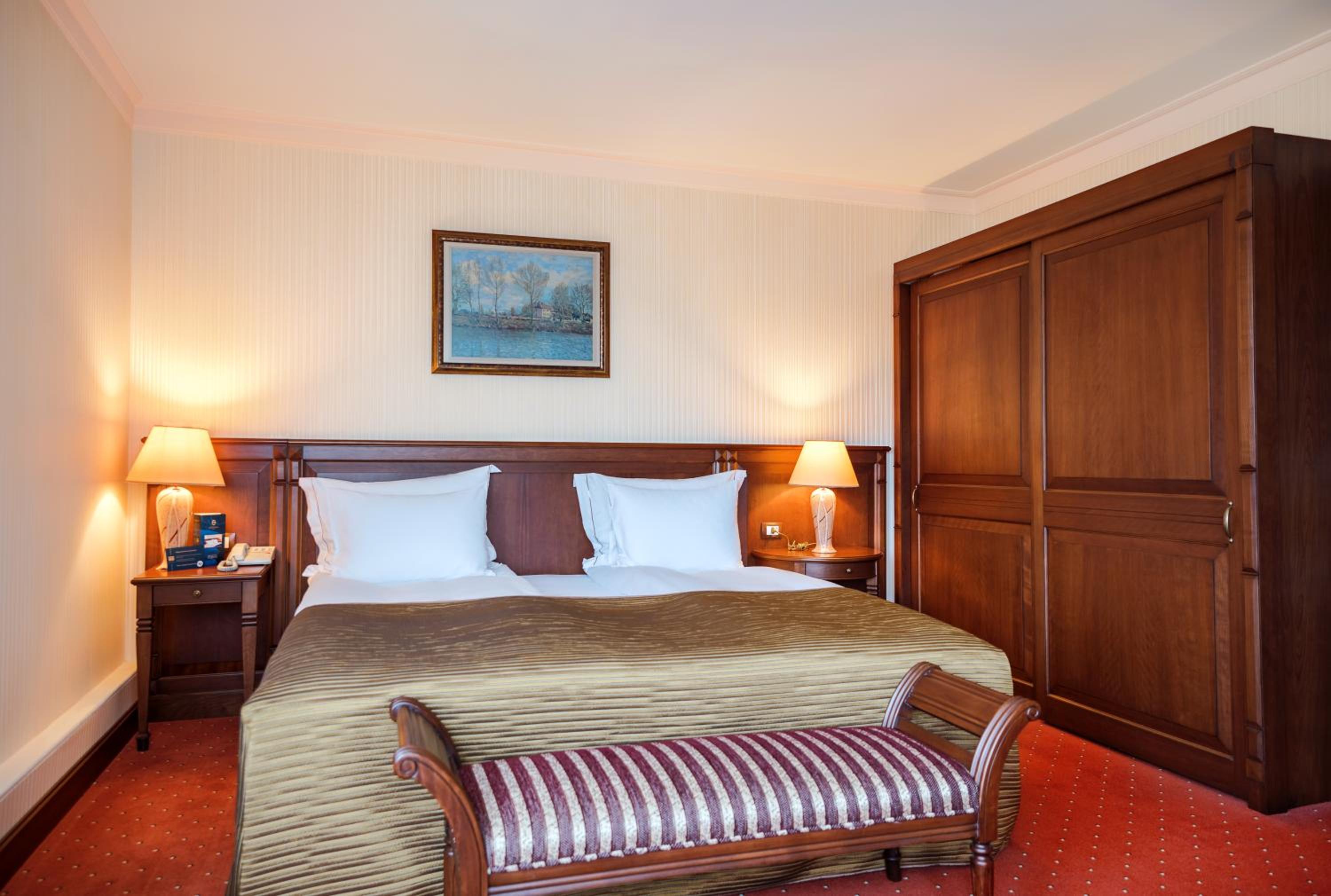 Deluxe Suite - Photo 1