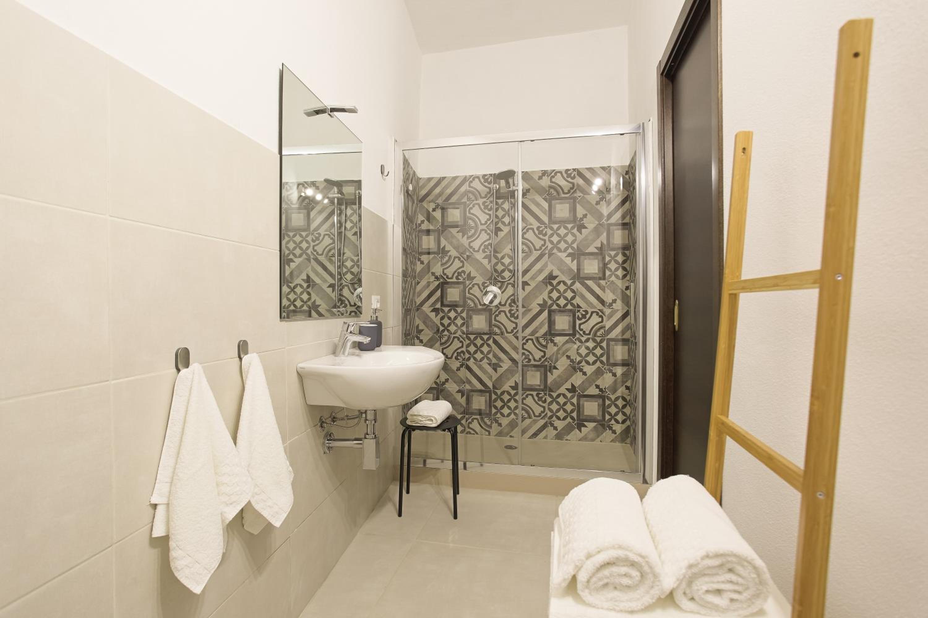 Double Room - Photo 5