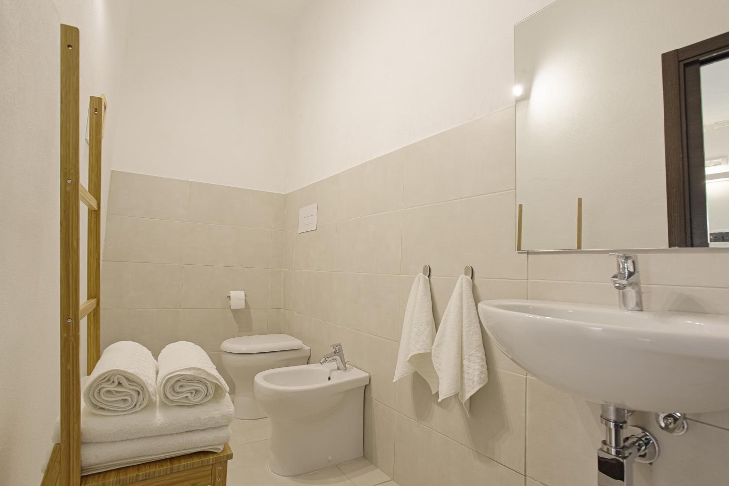 Double Room - Photo 10