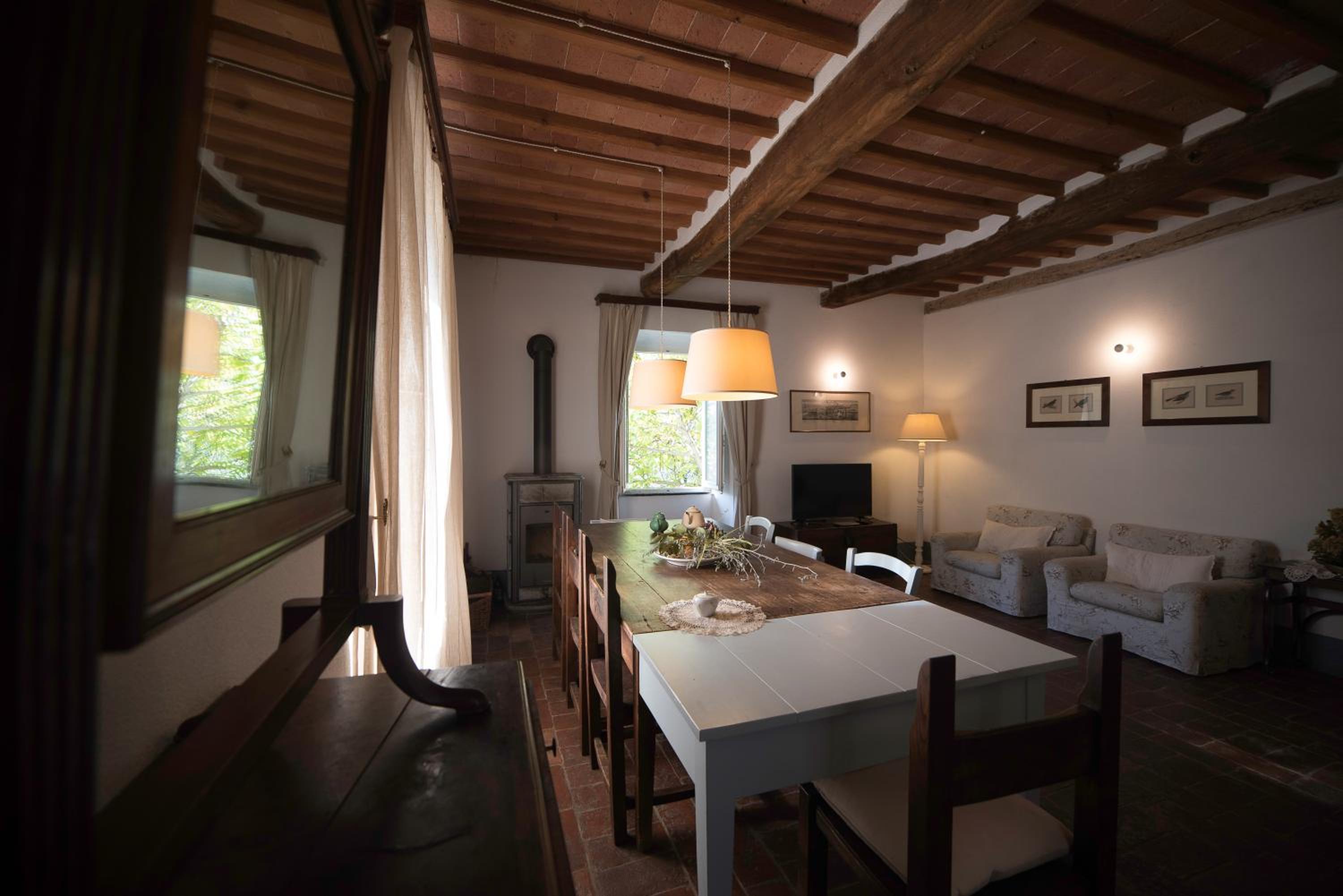 Six-Bedroom House photo 2